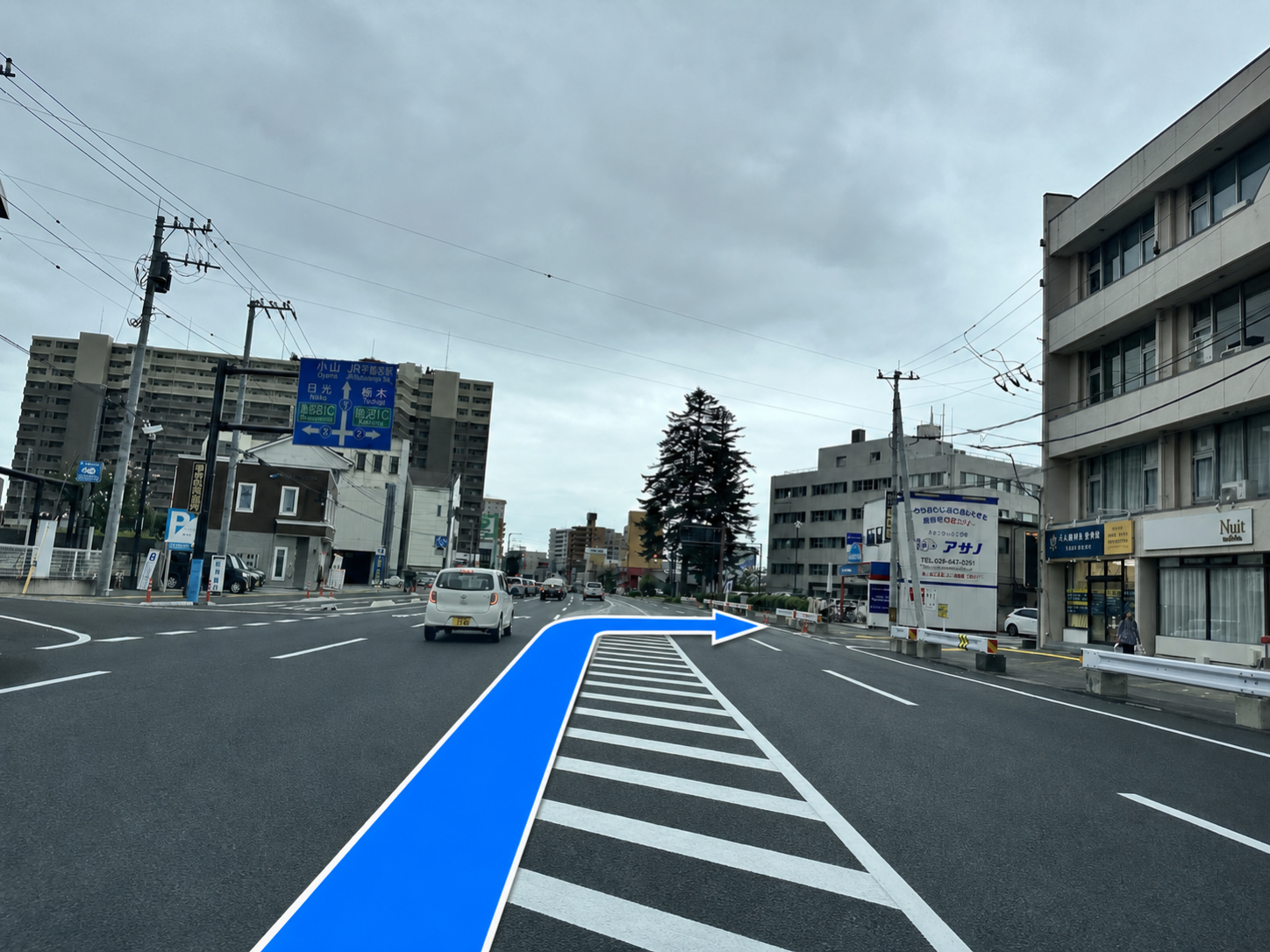 えん鍼灸院 裏側（南側）駐車場への当院の東側からの入口案内｜宇都宮市の美容鍼・鍼専門院