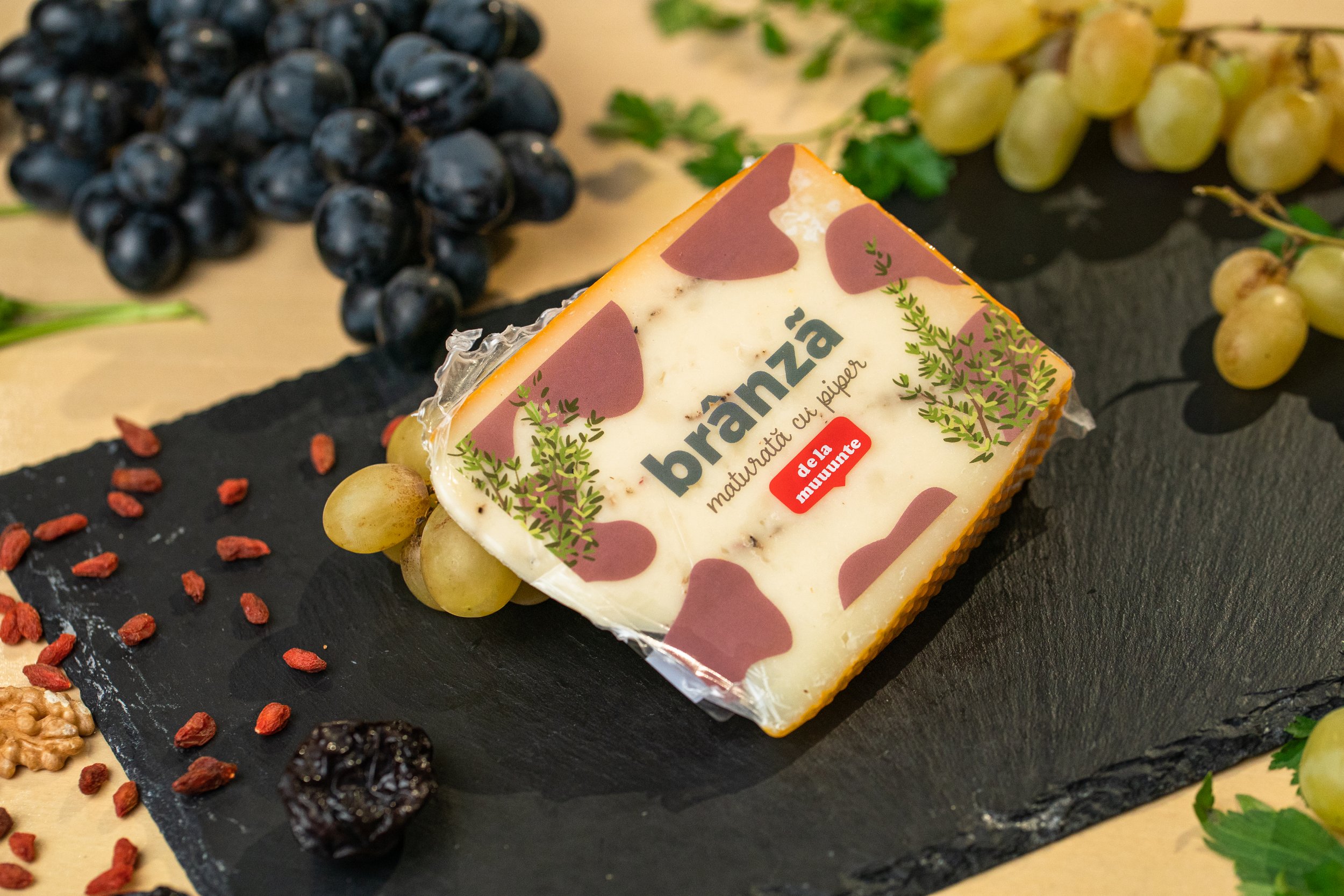 15. Branza maturata cu piper.jpg