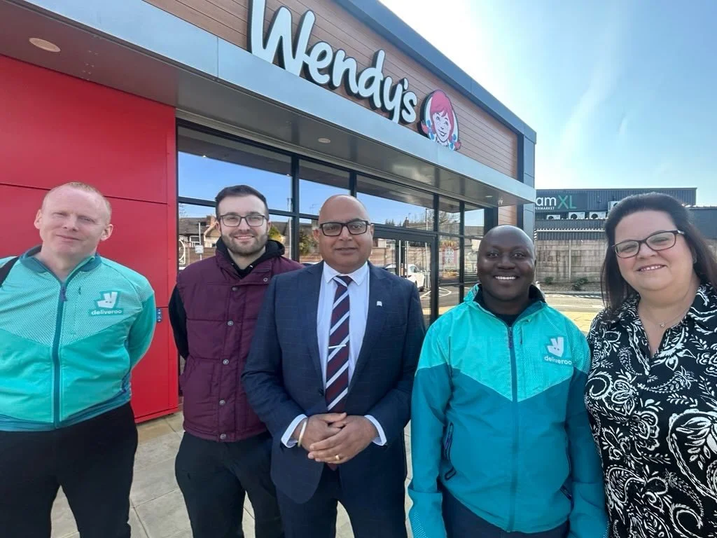 Thank you to @baggyshanker and Derby City Council&rsquo;s Sarah Chambers for meeting with GMB&rsquo;s Deliveroo Reps in Derby.

Workers understand this industry better than anyone - it&rsquo;s vital their voices are heard by policy makers.
