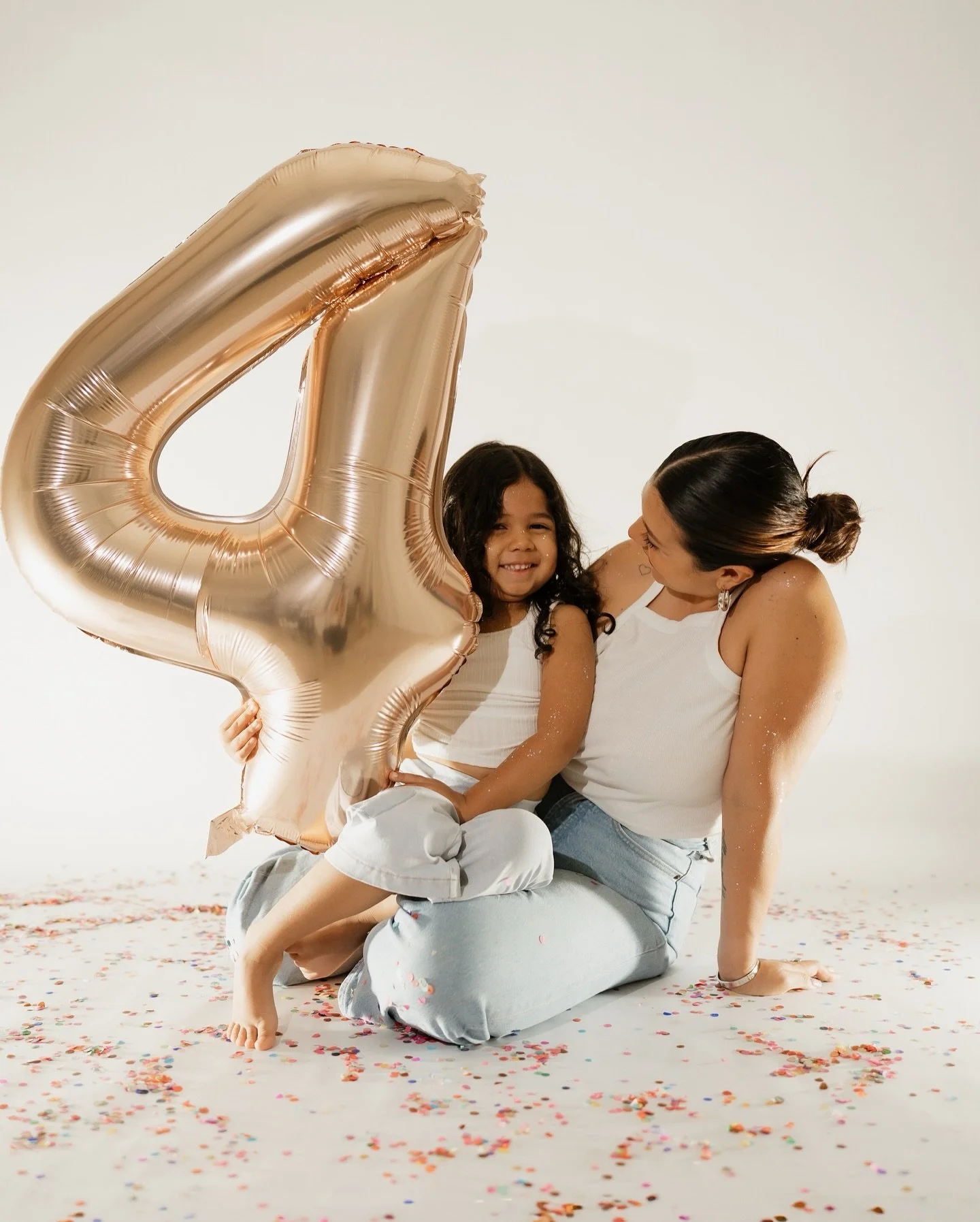 Cumplir 4 años nunca se vio tan tierno y divertido ✨🫶🏻 
Conocí a Cami cuando cumplió 2 años, y verla ahora celebrar sus 4 años con una personalidad tan única me recuerda por qué amo lo que hago. Los