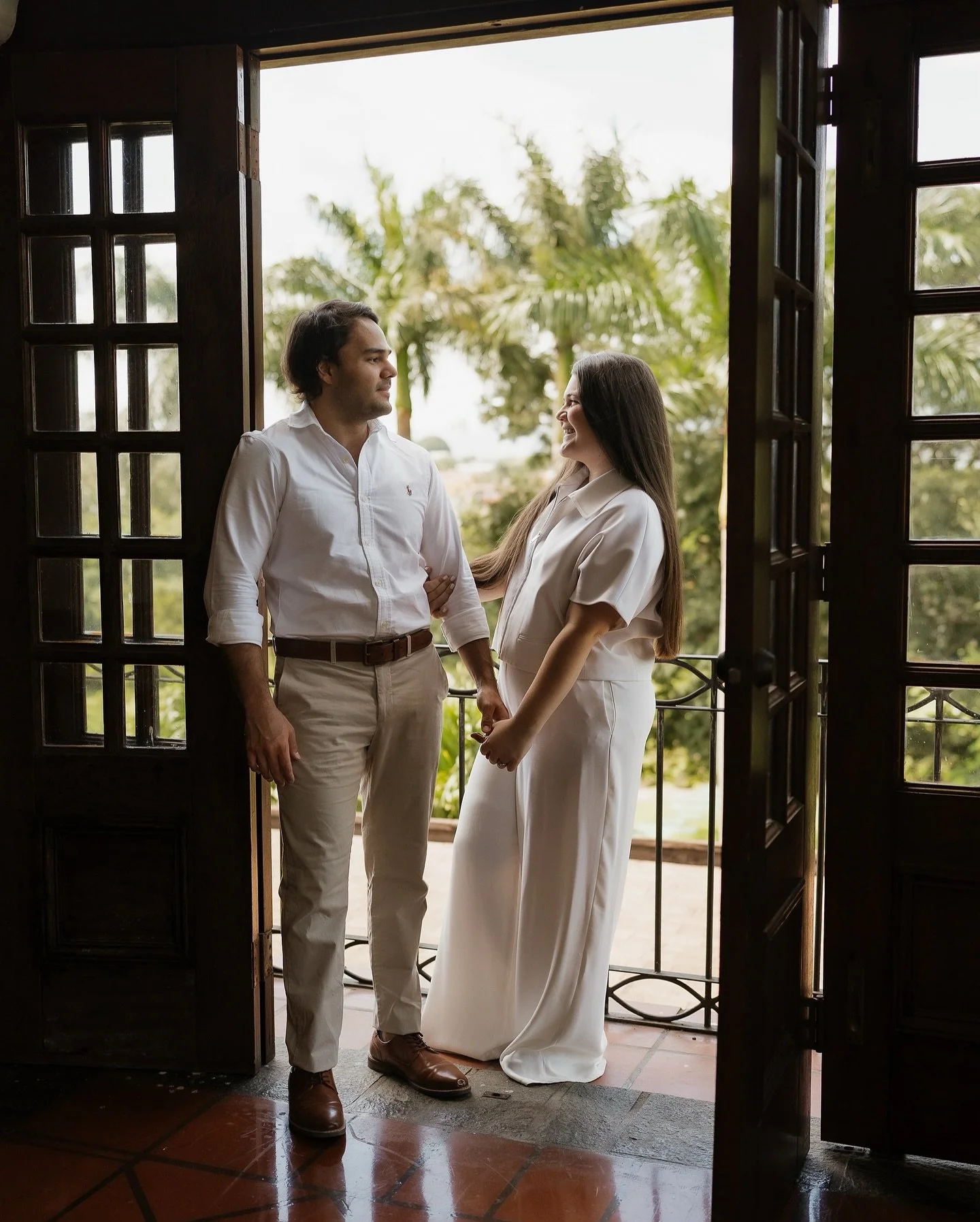 From high school sweethearts to fiancé era 💍
.
#gettingmarriedsoon #engagementsession #engagement #ring #engagementringinspiration #photographer #photoshoot #engagementphotography #costaricapuravida #costarica #fotografia #fotografa #boda #br