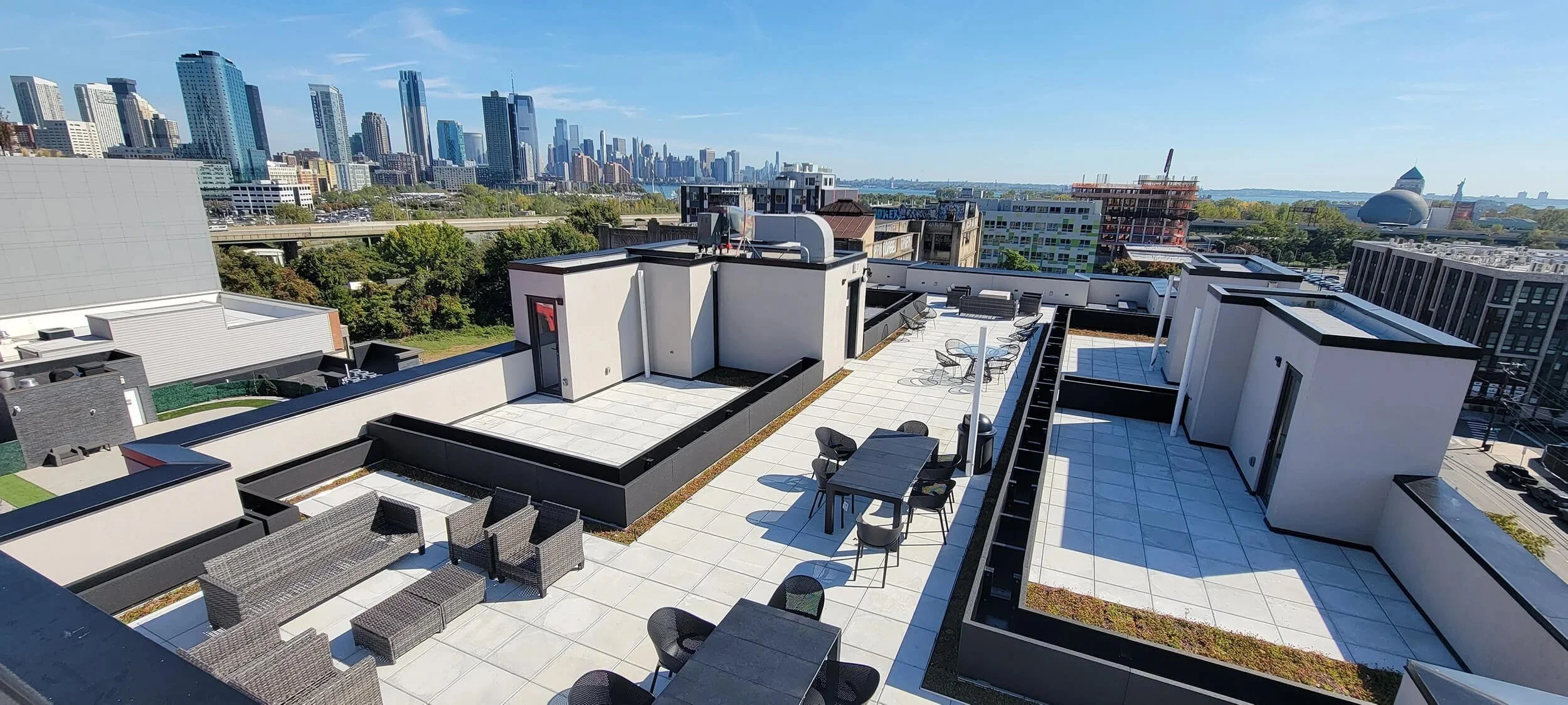 Rooftop Planters: Load Requirements, Drainage, and Wind Resistance Explained