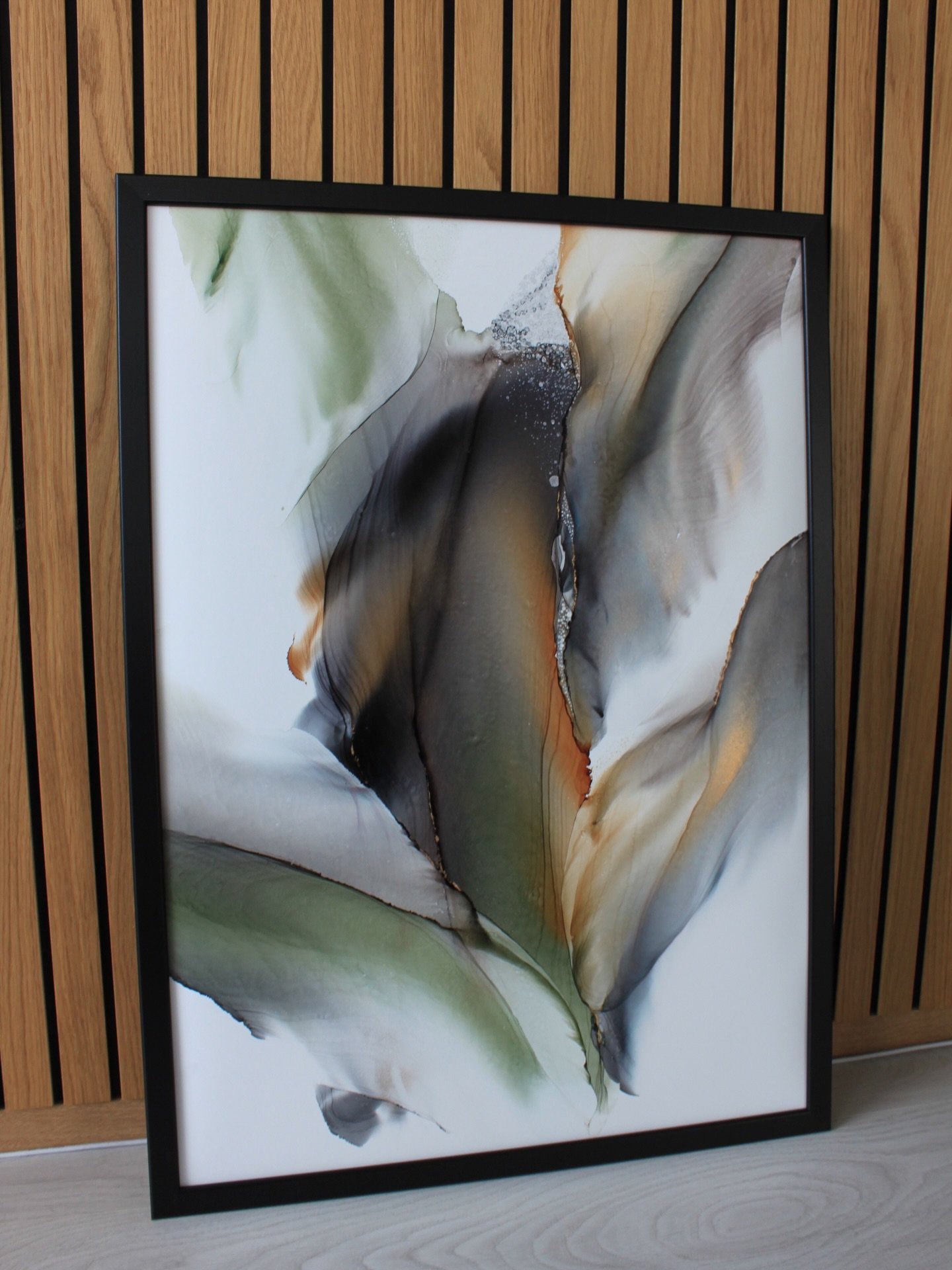 Eilen n&auml;m&auml; kaksi ihanuutta l&auml;htiv&auml;t uuteen kotiinsa. 🤎 T&auml;m&auml; v&auml;rikombo on kyll&auml; aivan ihana ja sopii erityisesti t&auml;h&auml;n alkavaan syksyyn. 🍂 Mit&auml; tykk&auml;&auml;tte? 

#taide #maalaus #abstraktit