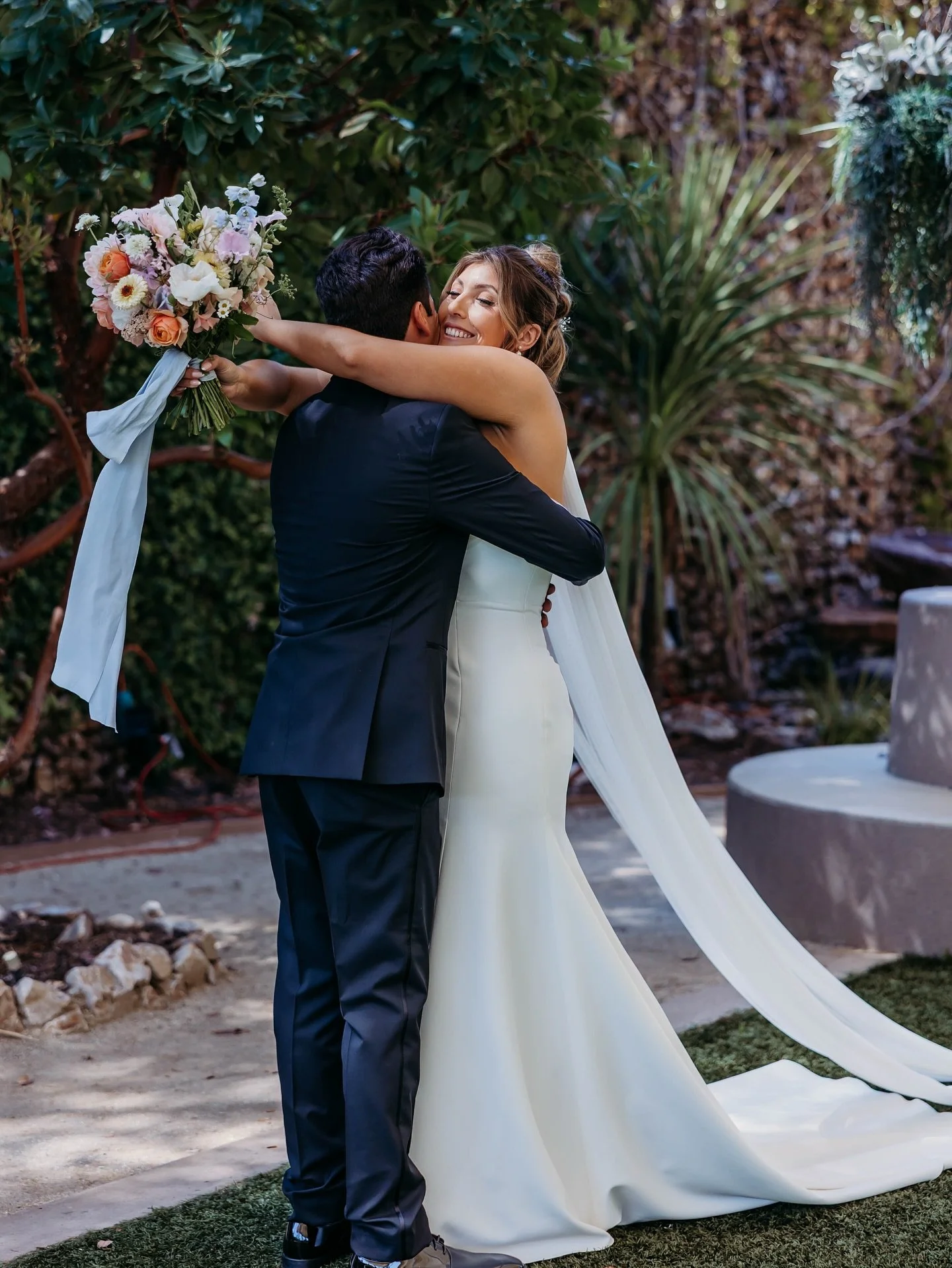 Quiet literally our favorite part. ✨

A first look isn&rsquo;t just about the photos &mdash; it&rsquo;s about setting the tone for the entire day. 

Here&rsquo;s why we love recommending one:

➝ The day flows smoother (no rushing between ceremony + r