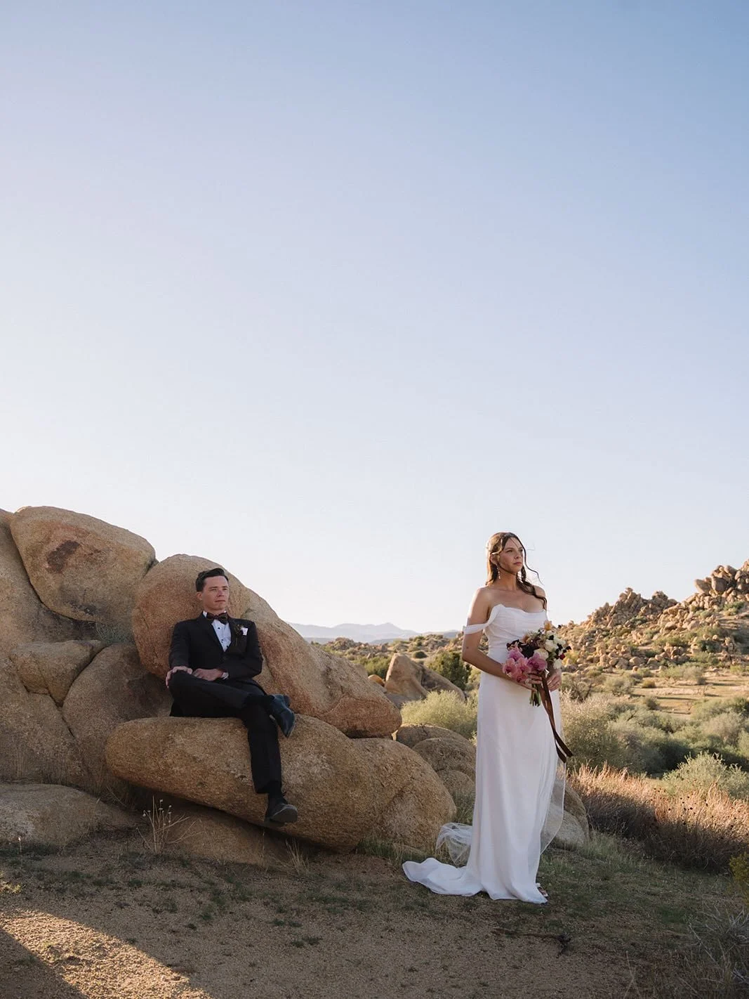 Forever looks good on Summer + Zach 🤍

Venue: @tierradelsolweddings 
Planner: @perfectoccasionevents 
Photo: @sarasolphoto 
Floral: @_livelyinteriors 
Hair: @ambiancehairexperience 
Makeup: @kellniemann 
Catering: @bnc_burgers