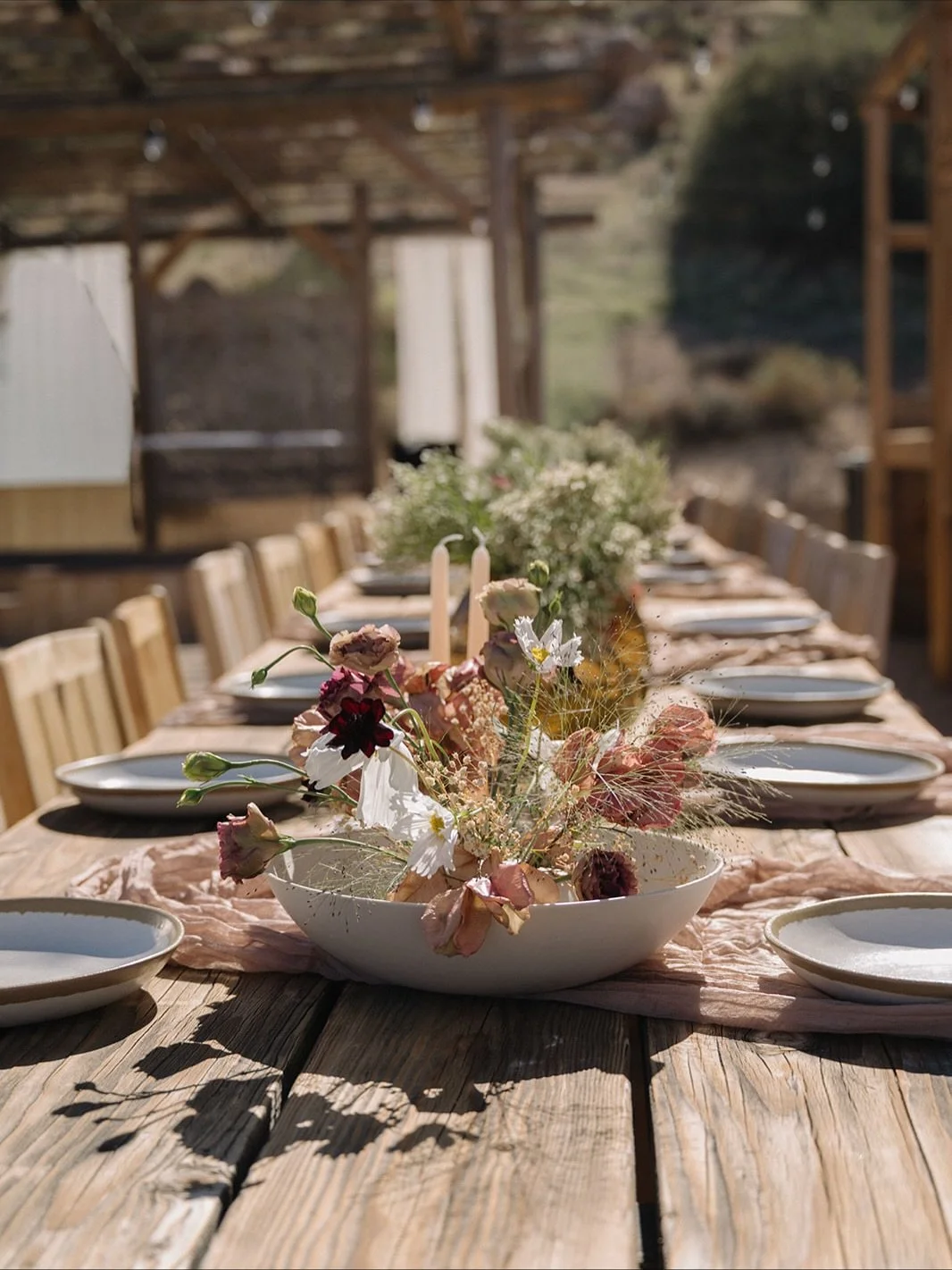 S &amp; Z 🫶

Venue: @tierradelsolweddings 
Planner: @perfectoccasionevents 
Photo: @sarasolphoto 
Floral: @_livelyinteriors 
Hair: @ambiancehairexperience 
Makeup: @kellniemann 
Catering: @bnc_burgers
