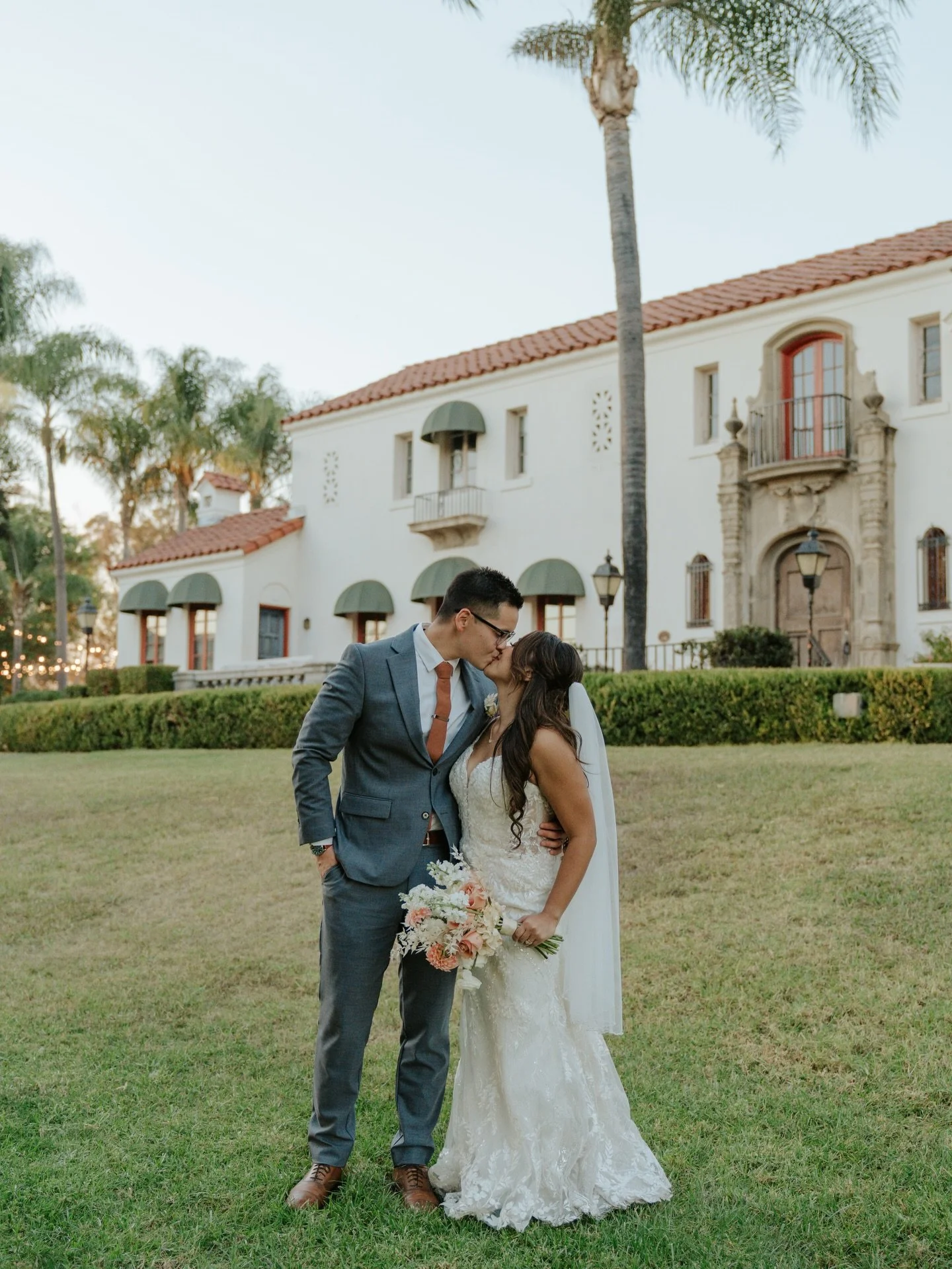 A and M 🤍

Venue @muckenthalermansion 
Coordinator @perfectoccasionevents 
Photographer @mn_photography____ 
Videographer @mn_photography____ 
Catering @colettescatering
Florist @classicsflowersandconfections 
Hair @raelynneroseartistry
