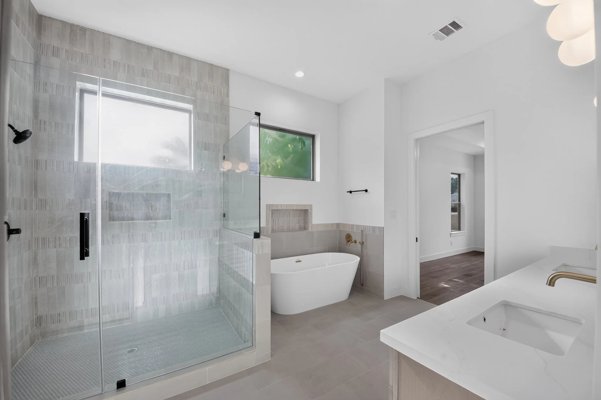 34_2010_Hewitt_Dr-Bathroom-2950.jpg