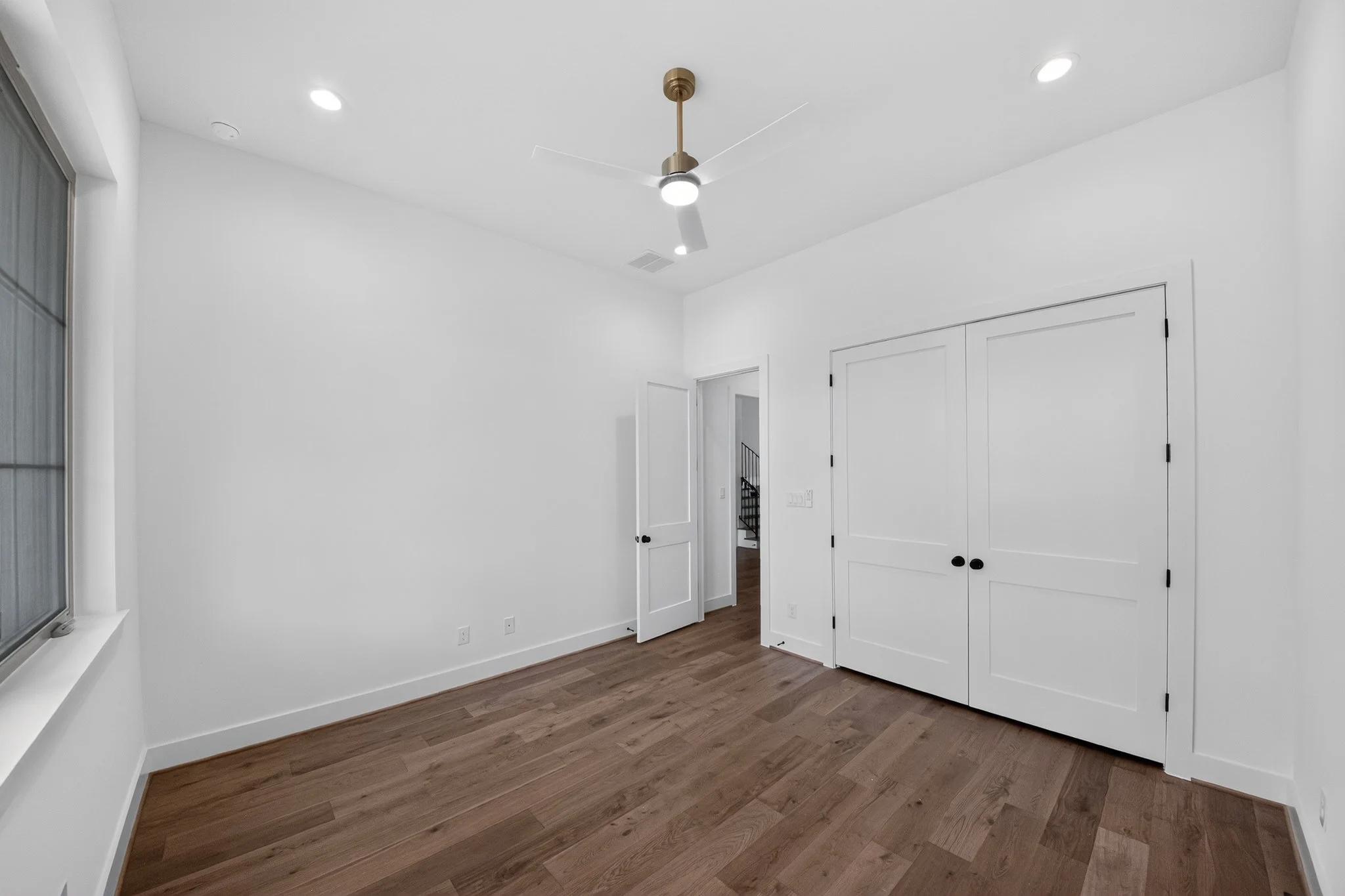 22_2010_Hewitt_Dr-Bedroom-2932.jpg