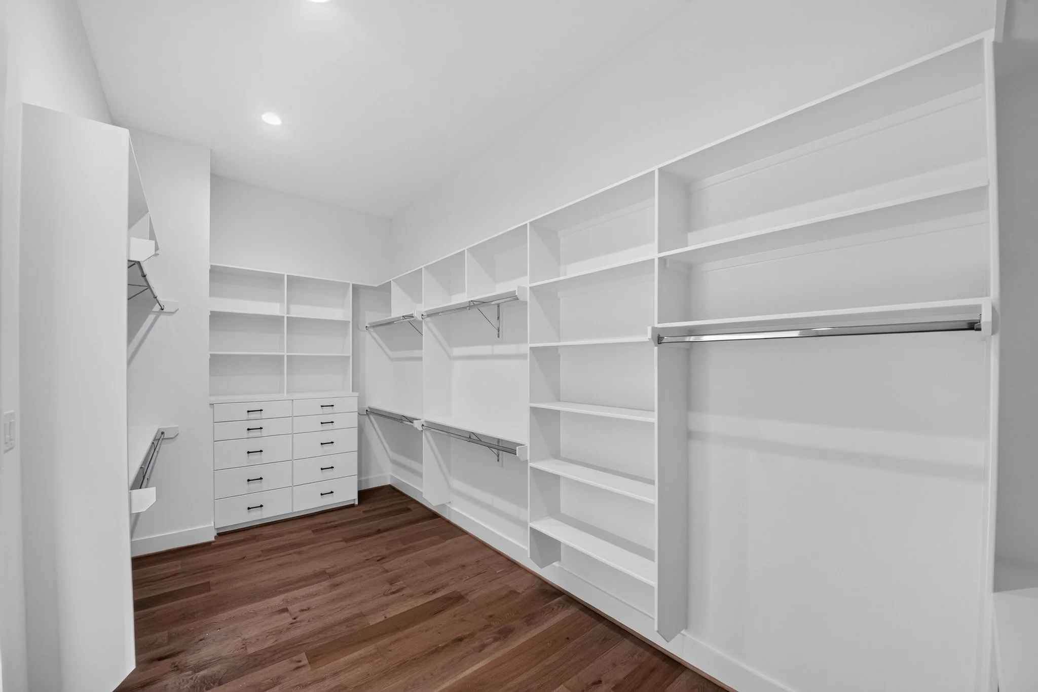 26_2010_Hewitt_Dr-Bedroom-2951.jpg