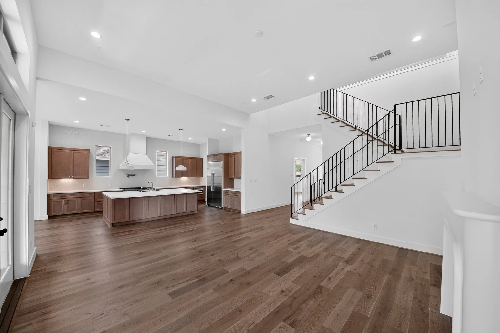 10_2010_Hewitt_Dr-Living_room-2945.jpg
