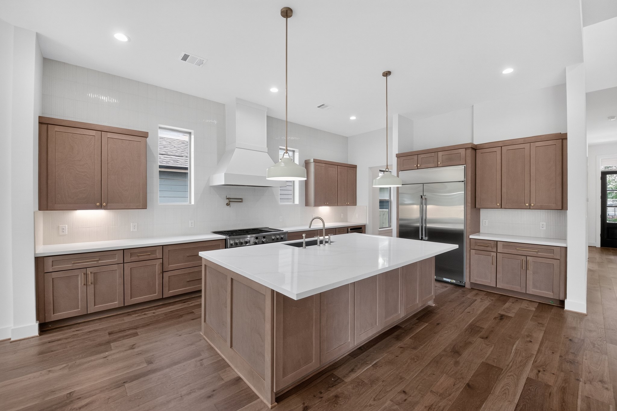 15_2010_Hewitt_Dr-Kitchen-2943.jpg