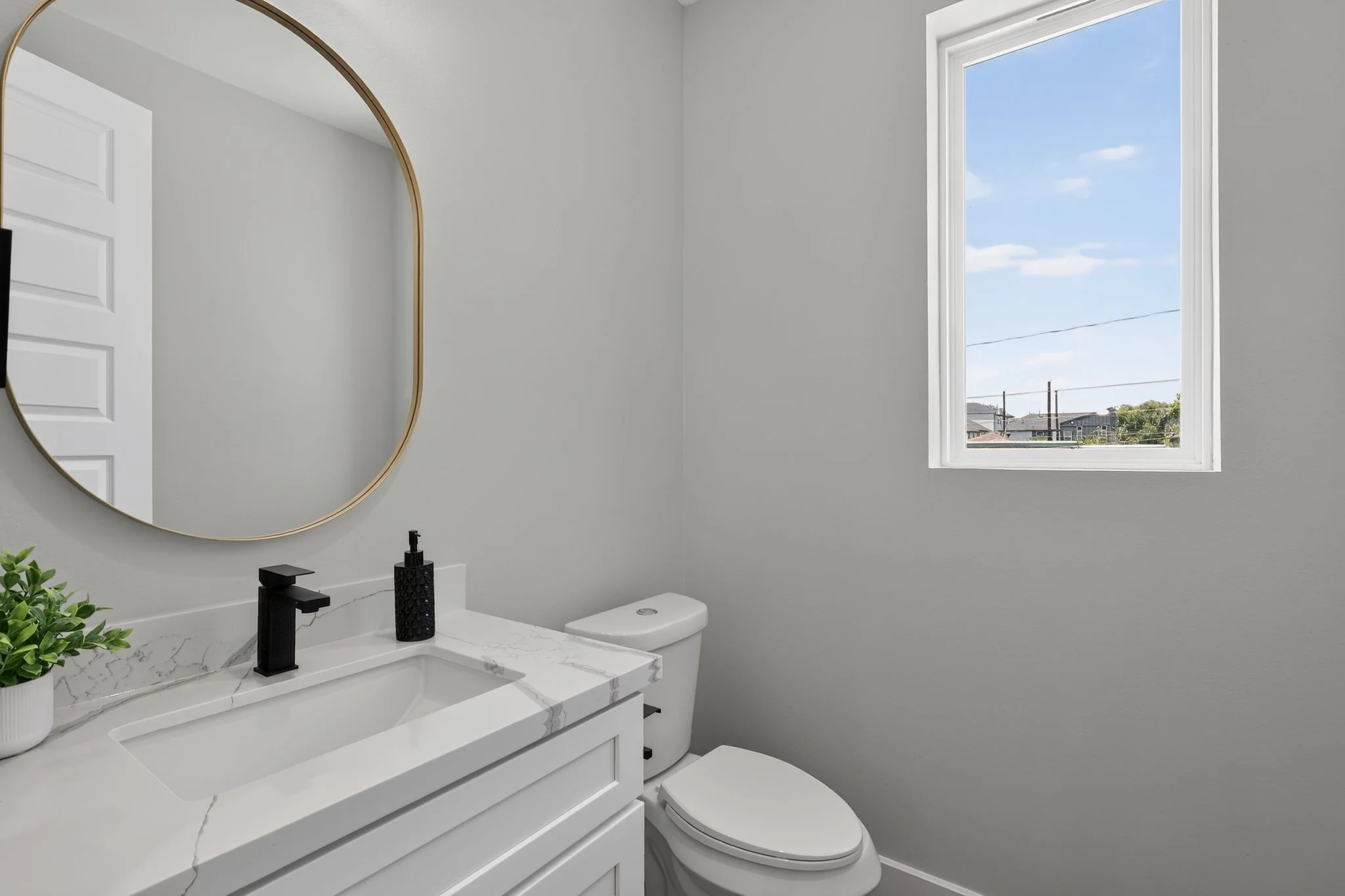 13_804_Schweikhardt_St-Bathroom-9278.jpg