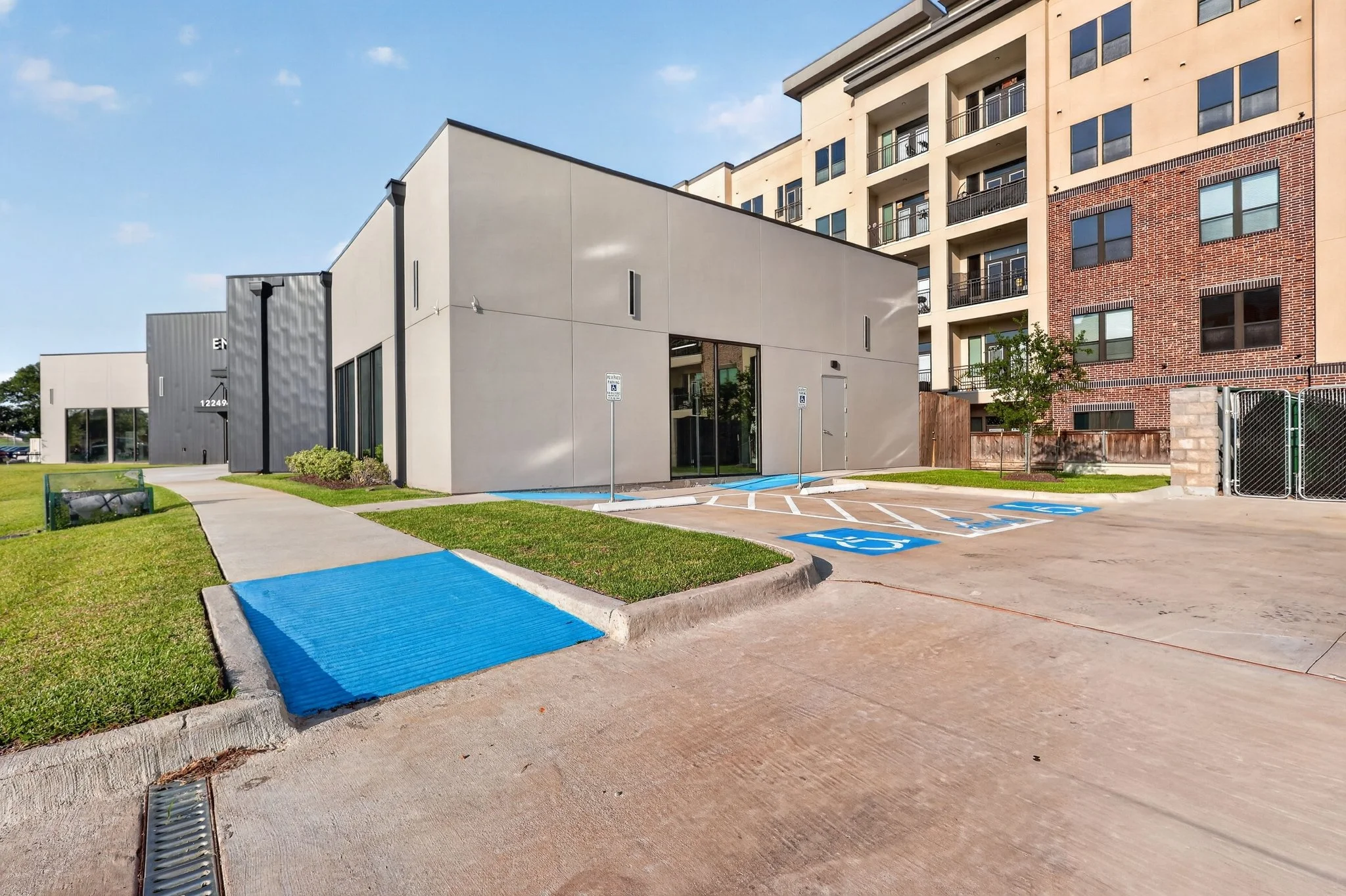 07_12249_Katy_Fwy_bldg_b-Exterior-5--1.jpeg
