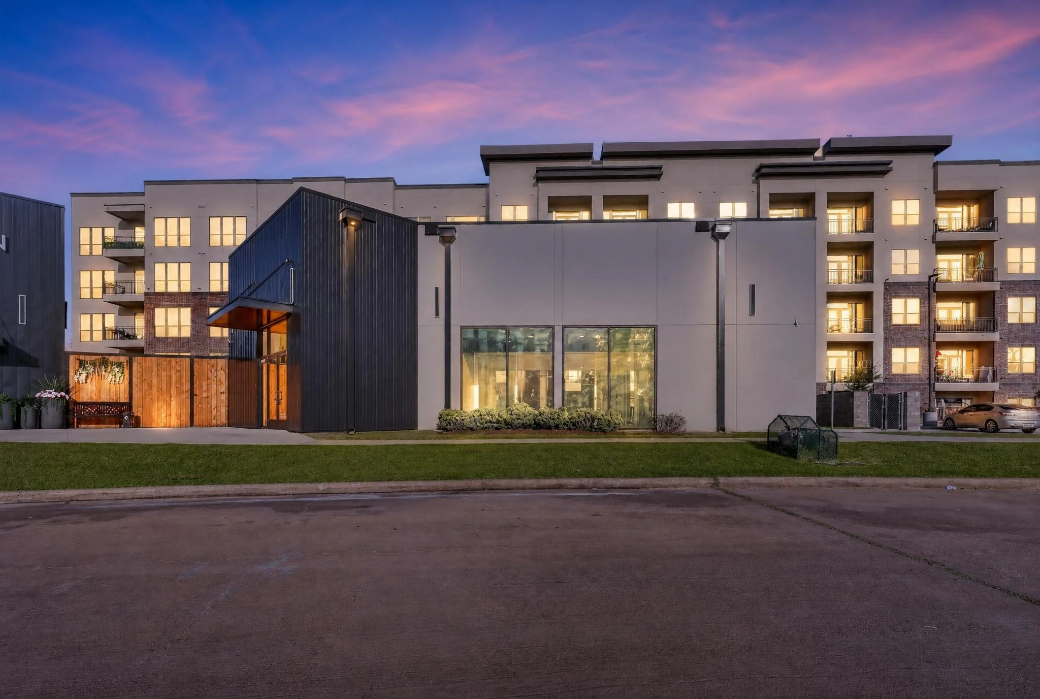 09_12249_Katy_Fwy_bldg_b-Exterior-ight.jpeg
