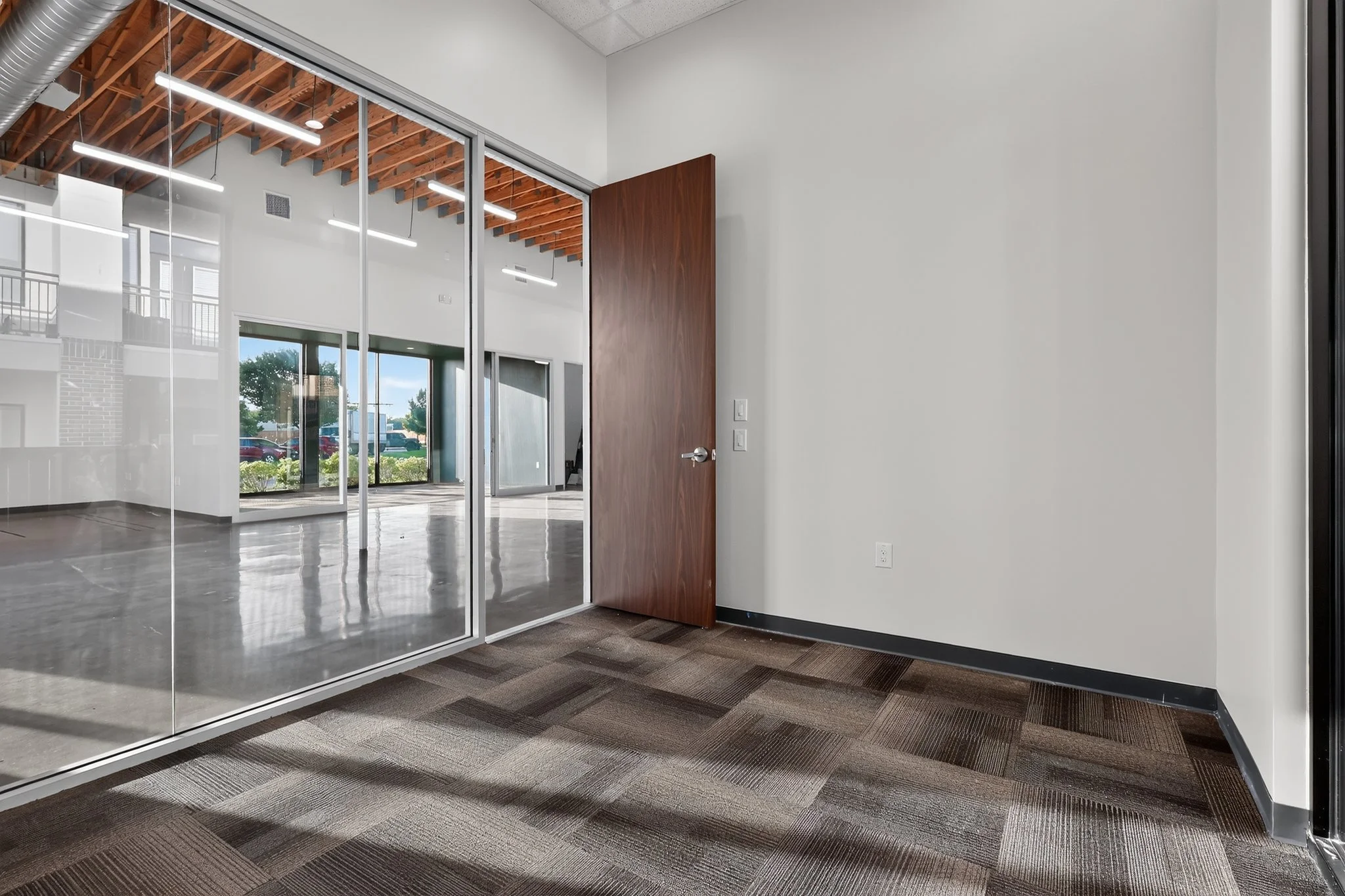 04_12249_Katy_Fwy_bldg_b-Exterior-5703.jpg