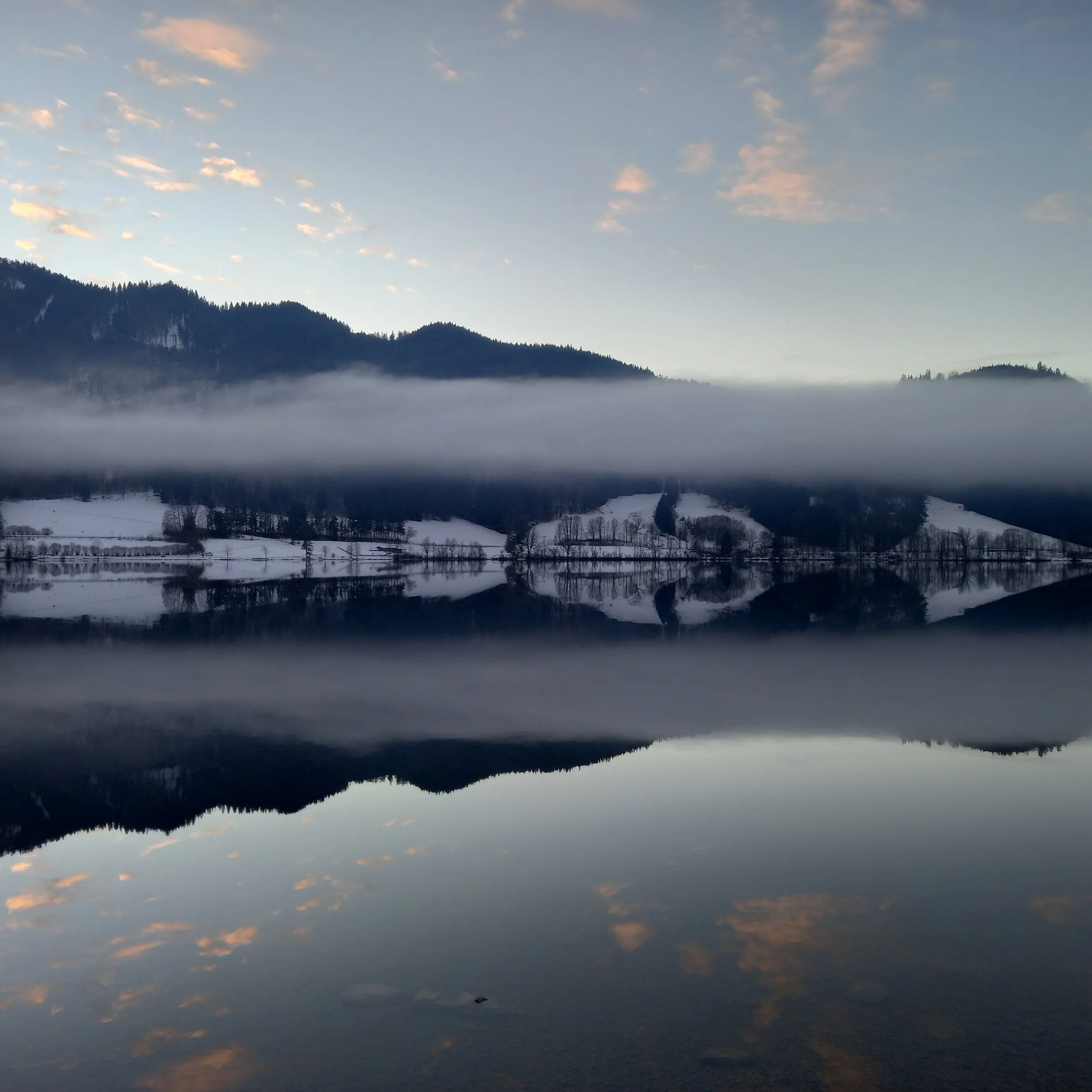 “SERIES “MAGNETIC LANDSCAPES” PART 6”, 2023 BY KUNST UND KLARTEXT
DIGITAL PHOTOGRAPHY
-
LOCATION: SCHLIERSEE
HTTPS://WWW.KUNSTUNDKLARTEXT.DE/PORTFOLIO/