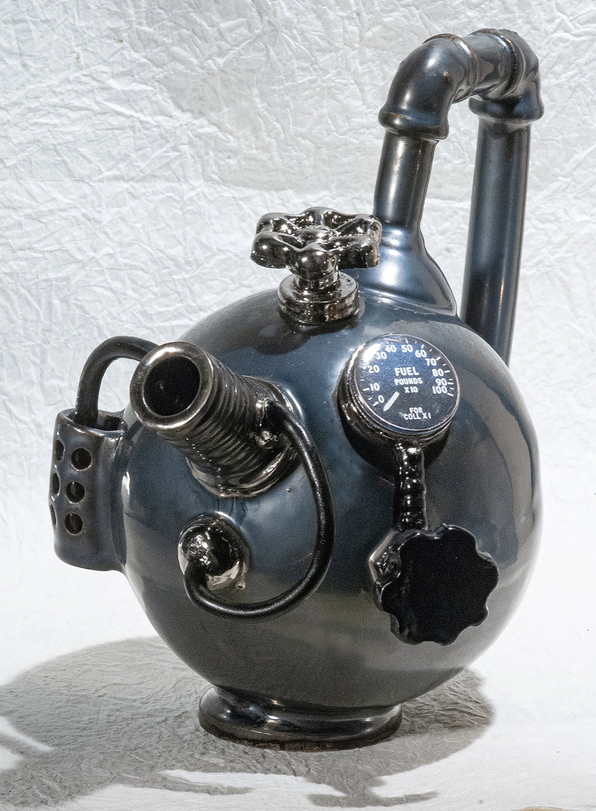 Robert Snyder -
Scottsdale, Arizona. “Spherical”
Wheel-thrown and hand-built porcelain fired to cone 5, then luster fired with
silver luster.
9 x 11 in