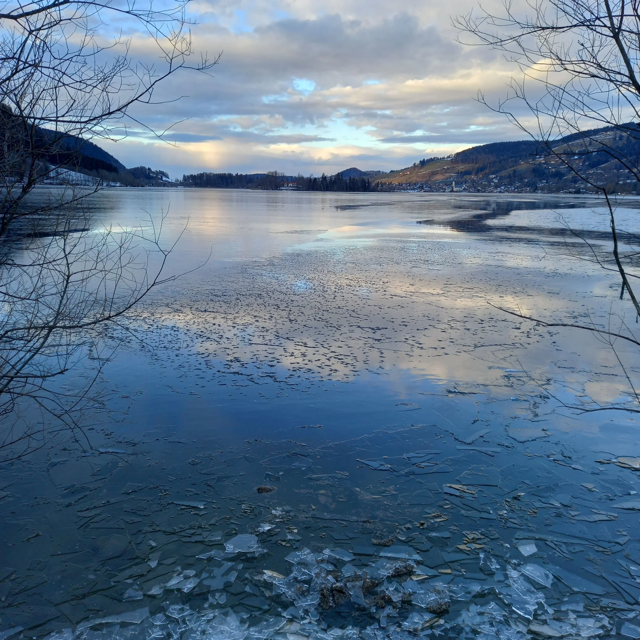 “SERIES "DREAM WINDOWS" PART 11”, 2022 BY KUNST UND KLARTEXT
DIGITAL PHOTOGRAPHY
-
LOCATION: SCHLIERSEE
HTTPS://WWW.KUNSTUNDKLARTEXT.DE/PORTFOLIO/