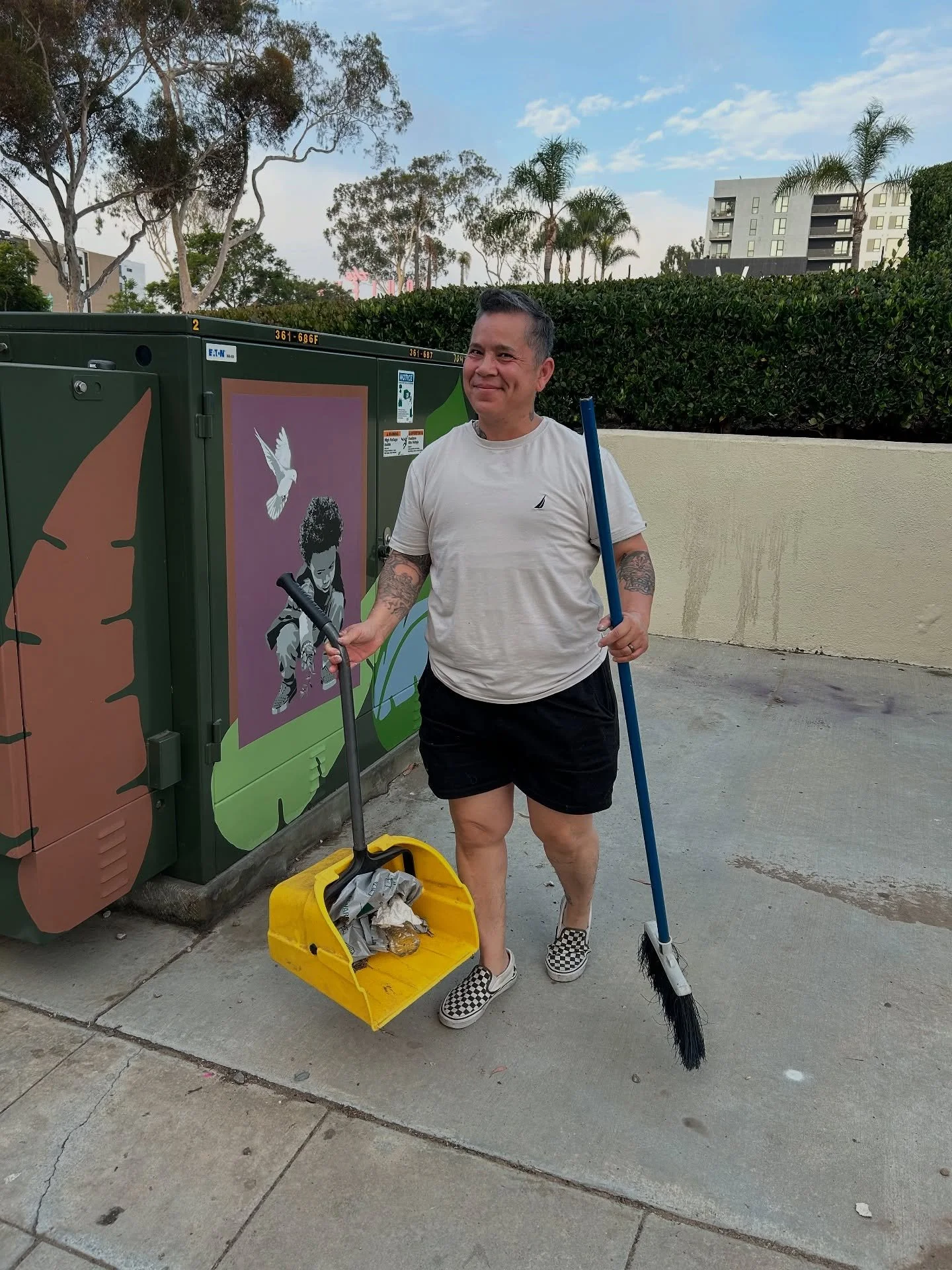 A moment of appreciation for this guy @danny_armand_llamas_ our hard-working Beautification Team leader out here on a Sunday morning cleaning up random sidewalks. UHCA is an all volunteer organization, including Danny. If you would like to get involv