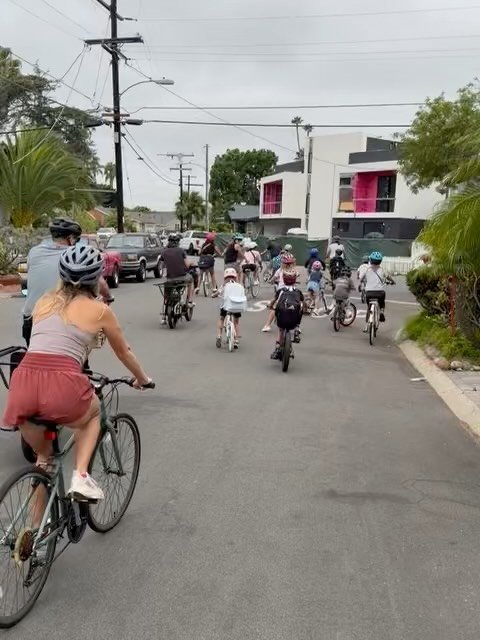 Have you seen the big group of kiddos and parents riding around the neighborhood in the mornings? 

That&rsquo;s @birneybees Bike Bus! Every morning, they meet up on the east side of UH to make several stops, including Old Trolley Barn Park picking u