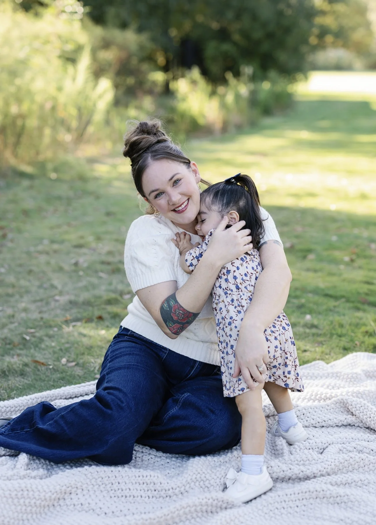 Houston pediatric sleep consultant and Nite Nite Baby founder with her young daughter outdoors