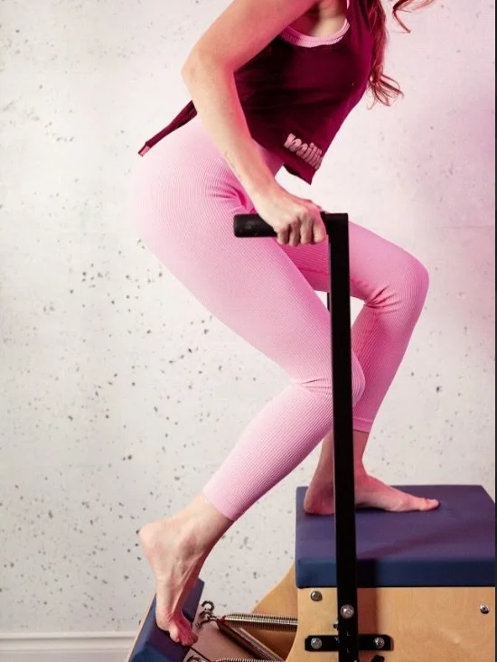 This movement focuses on building strength and control through the lower body.

By stepping onto the chair and pressing through the foot, you activate the glutes, legs, and core while also working on balance and stability of your pelvic floor 

The s