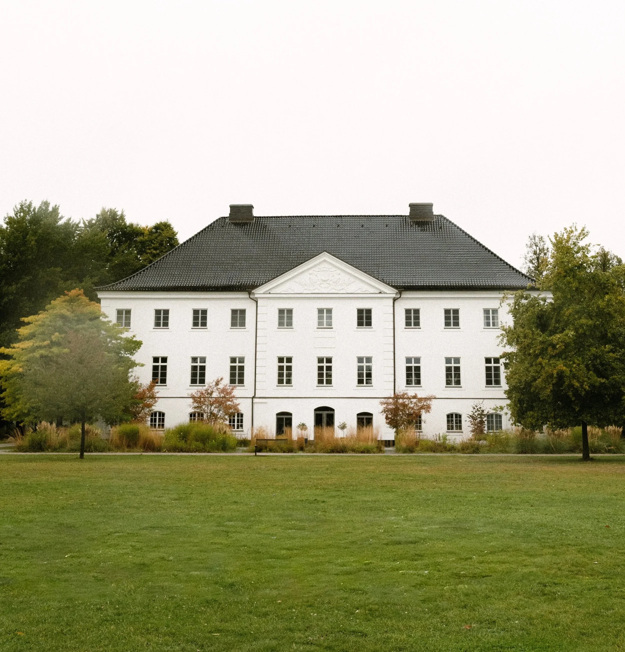 Schlossgut Groß Schwansee an der Ostsee von der Parkseite