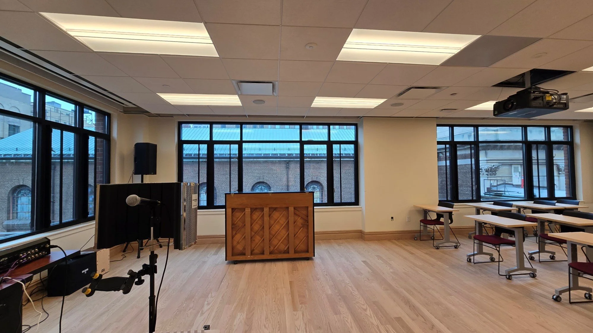 Facility integration_Projector Screen System AV.jpg