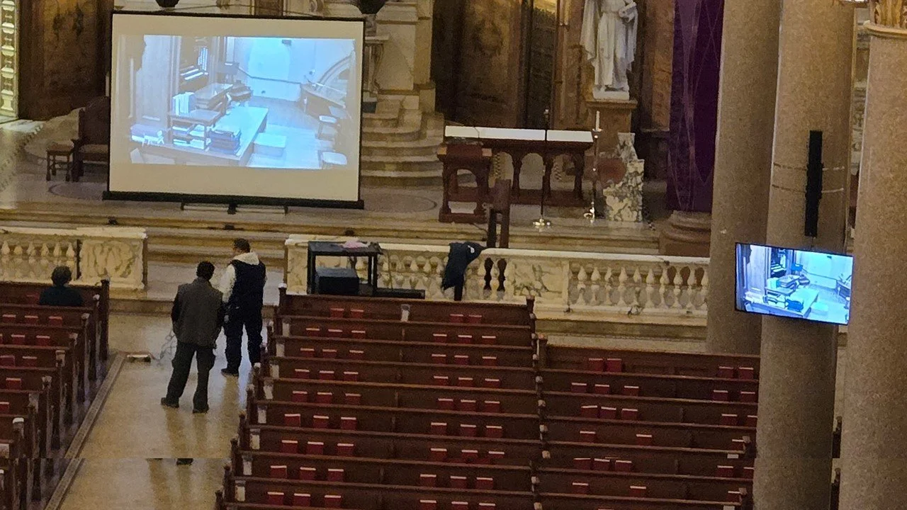 Live production_projection-screen.jpg