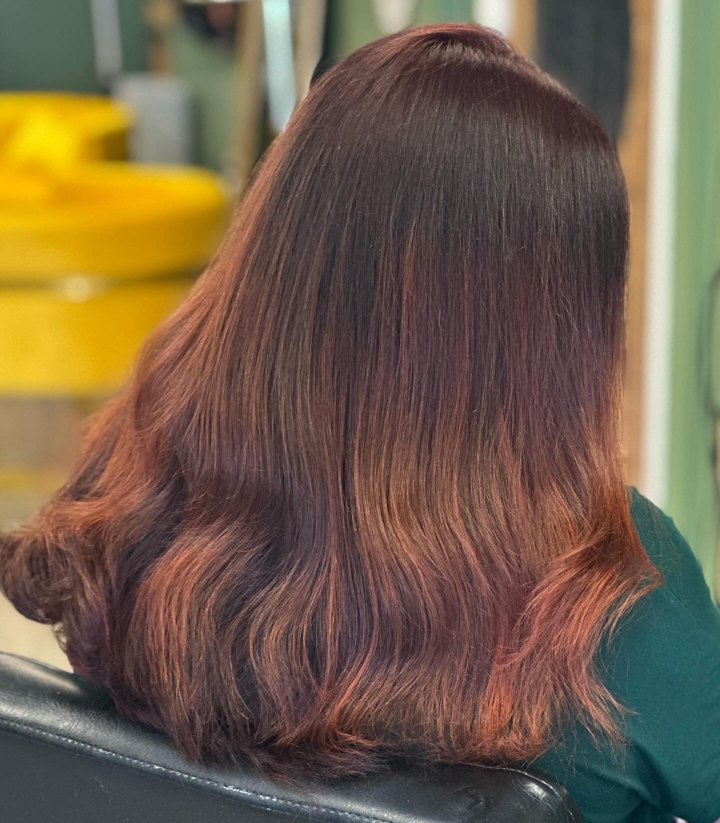 This red isn&rsquo;t &ldquo;fall vibes&rdquo; &hellip; it&rsquo;s fatal attraction energy!
Serving deep, dangerous, don&rsquo;t-even-think-about-it hair.

Leaves are turning, but trust me&mdash;she&rsquo;s the reason it got hotter outside. 🍁🎃🔥
.
.