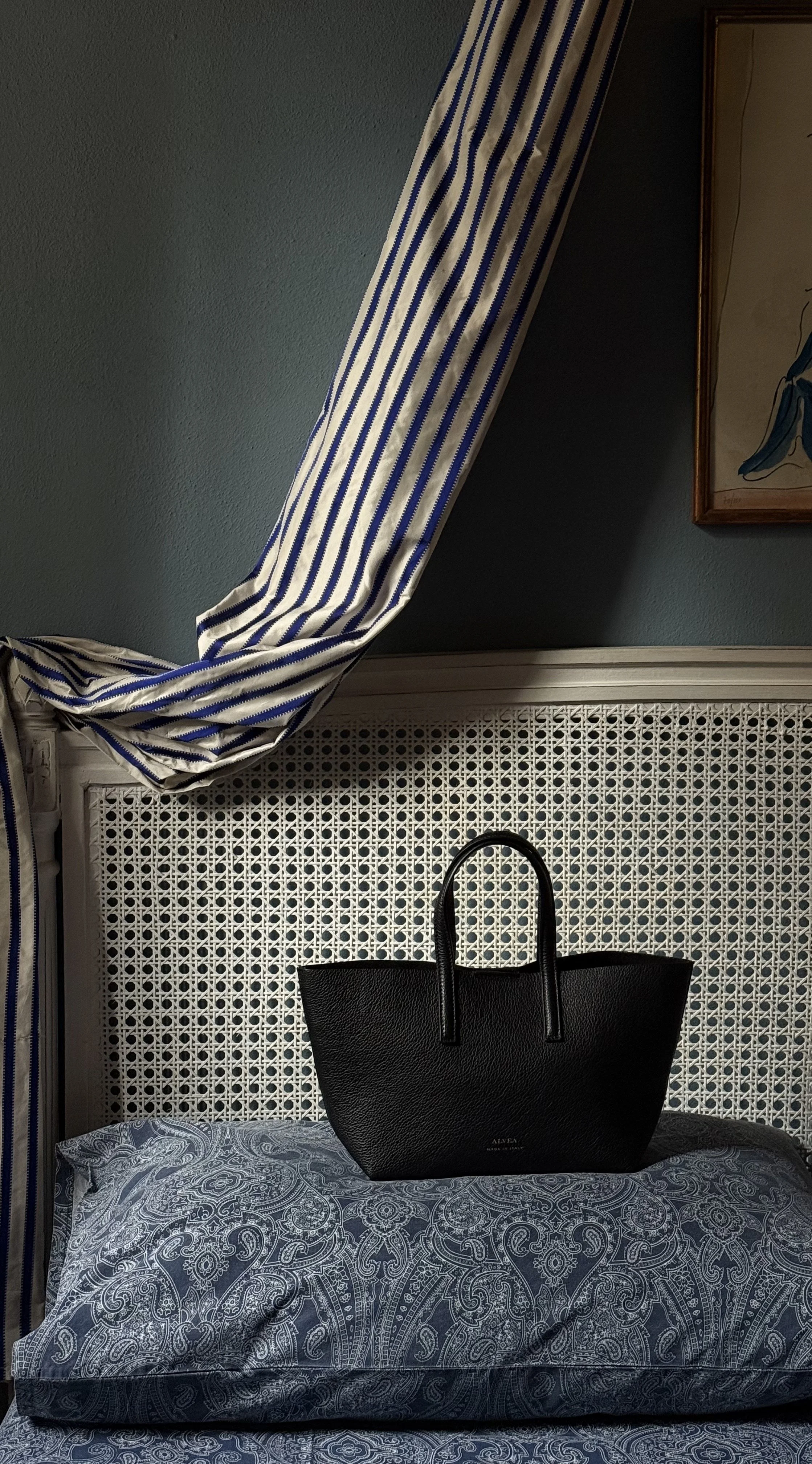 Alvea_Tote_Mini_Black_Still_13.JPG