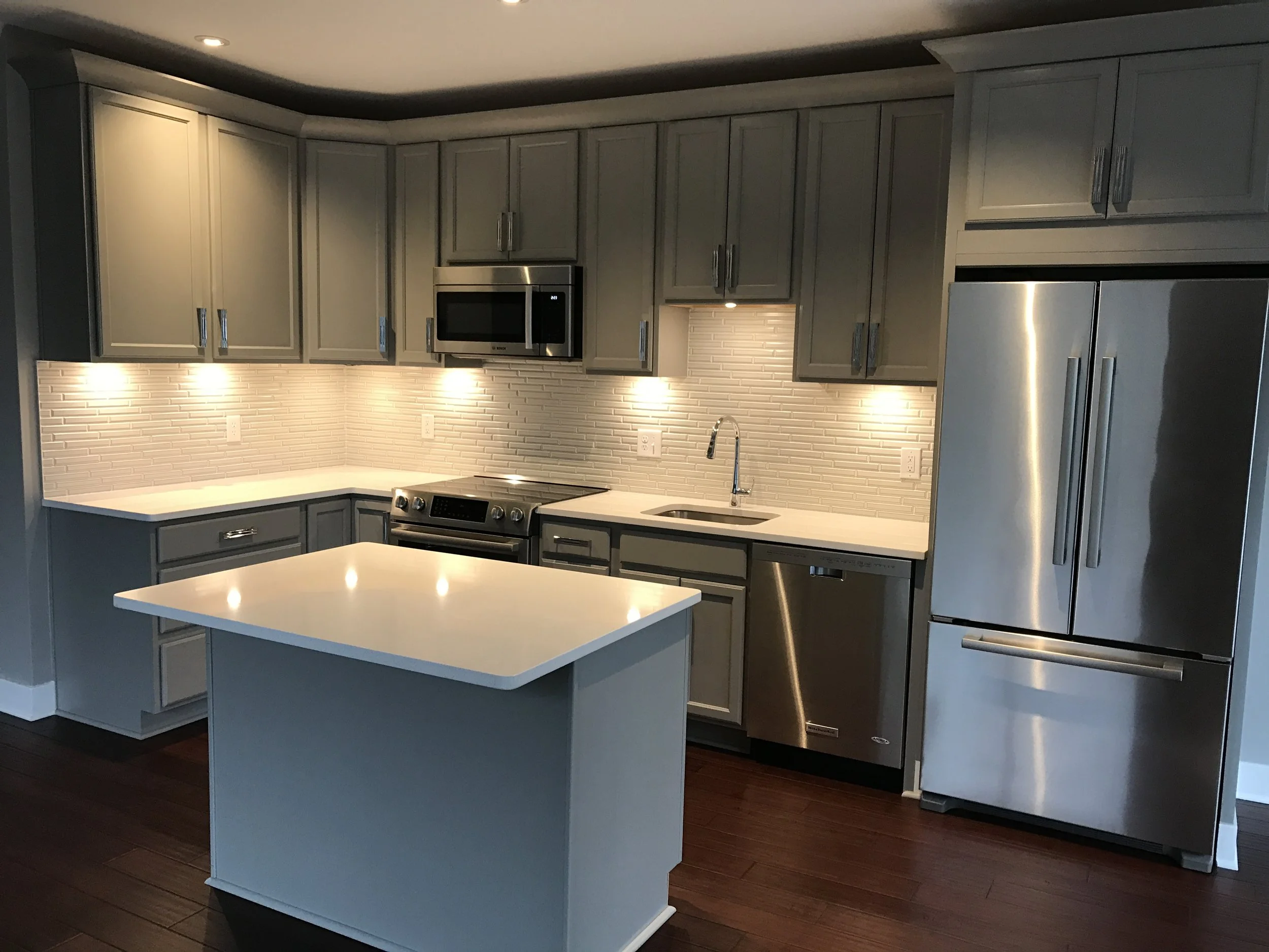 Grey modern kitchen 
DC
