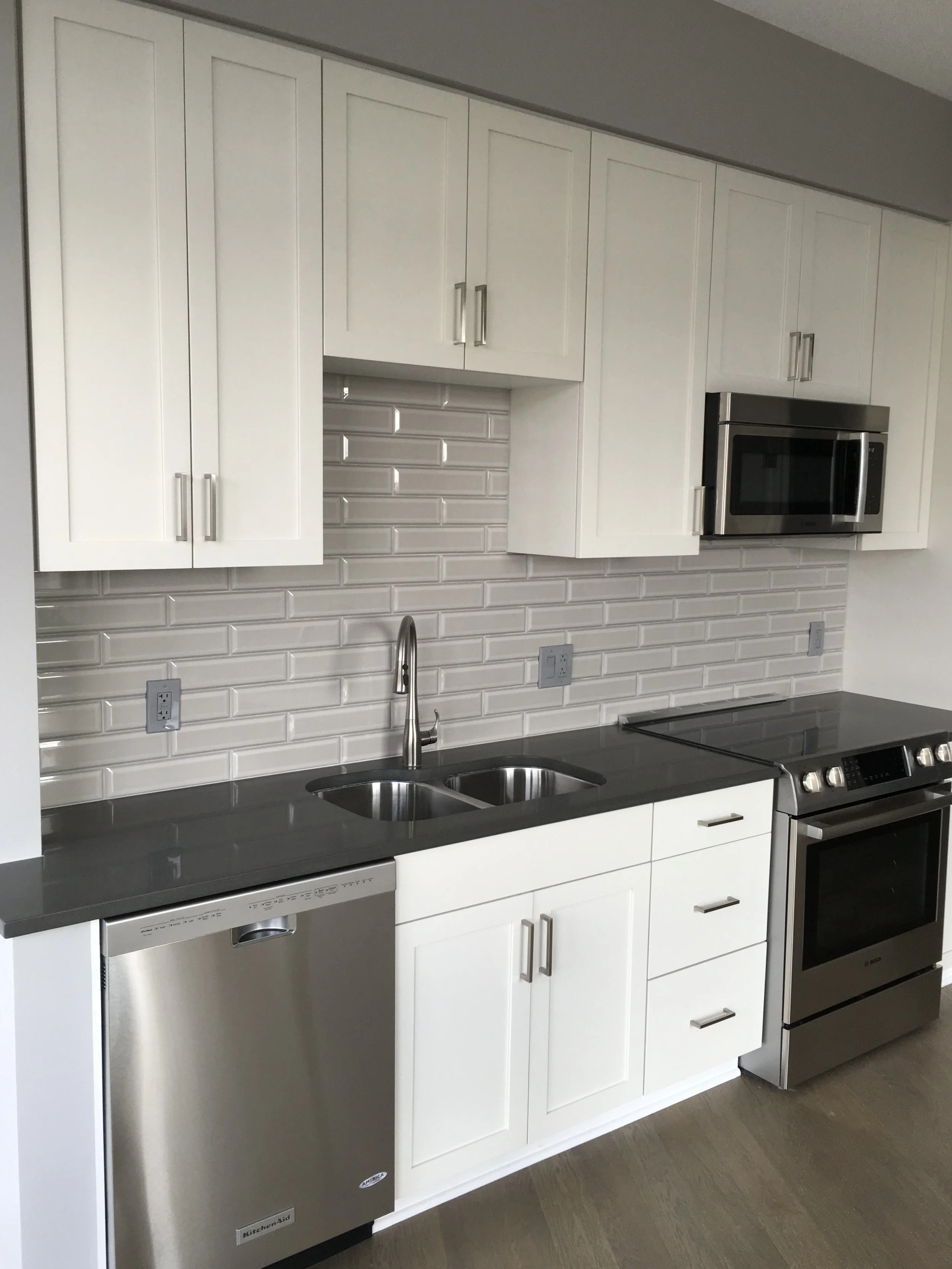 White Modern Kitchen
DC