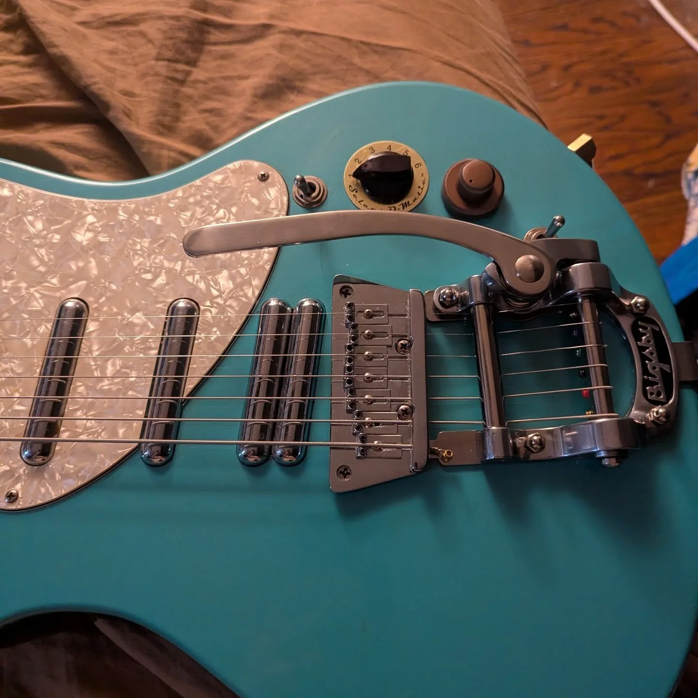 It's wobblin' time!!!!! #bigsby #danelectro #friendly7string #vibrato