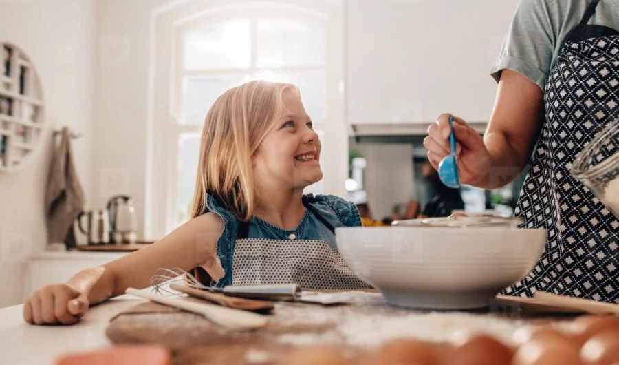 An Expert’s Guide On How To Talk To Your Daughter About Body Image and Food