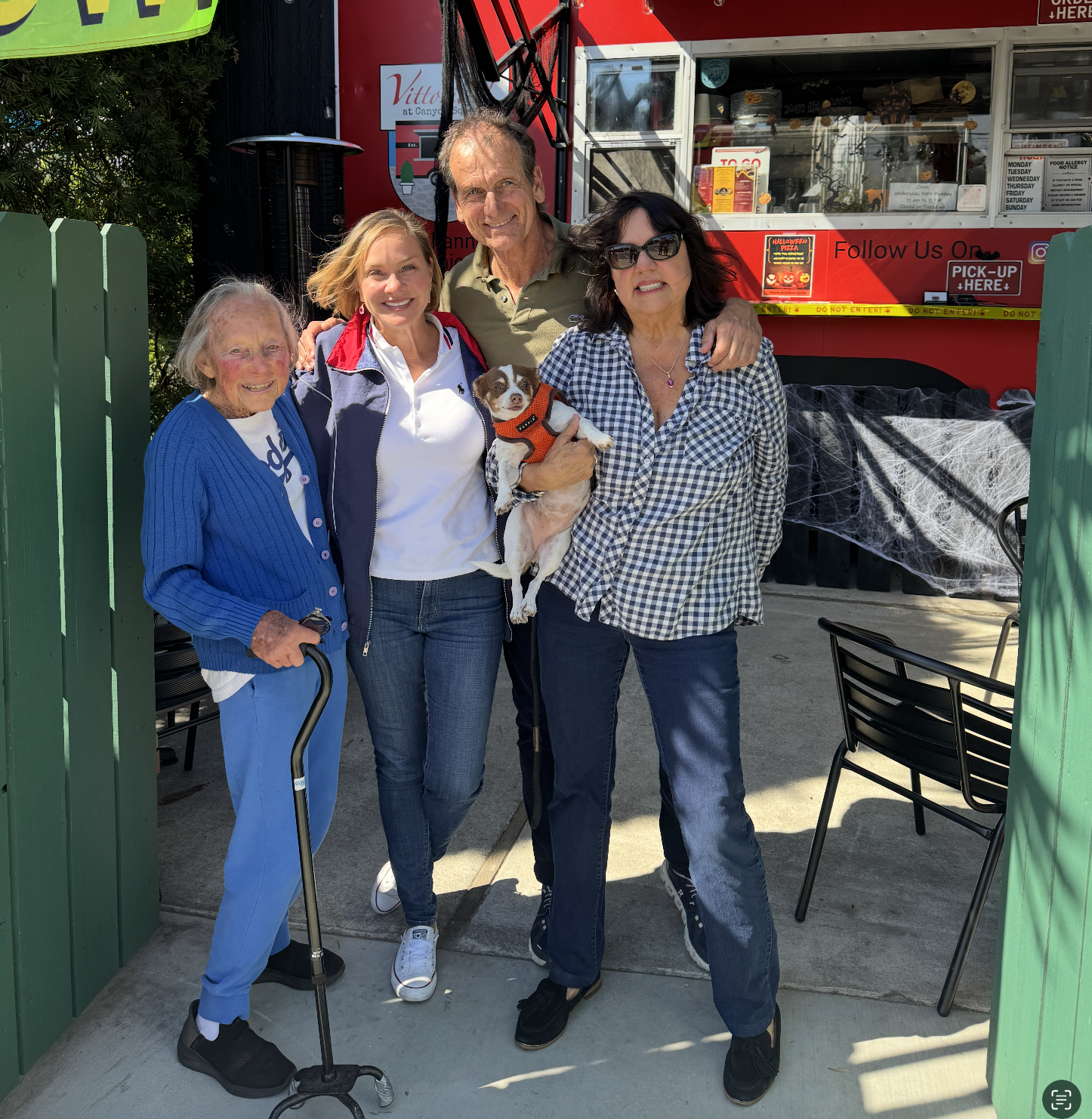Councilwoman Park Presents Certificate of Appreciation to Vittorio’s