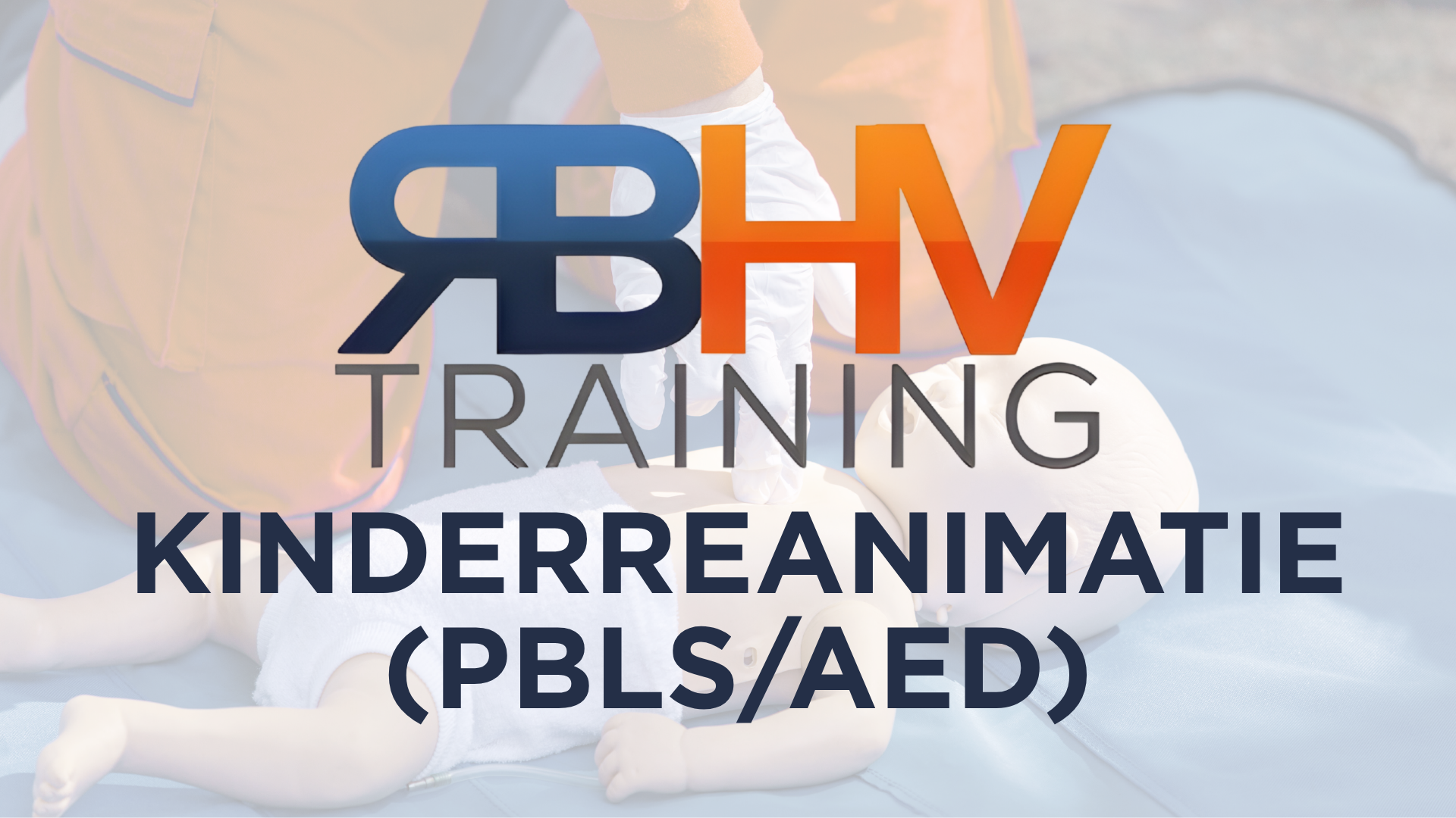 Logo van ABC HV Training met achtergrond van een kind dat wordt gereanimeerd