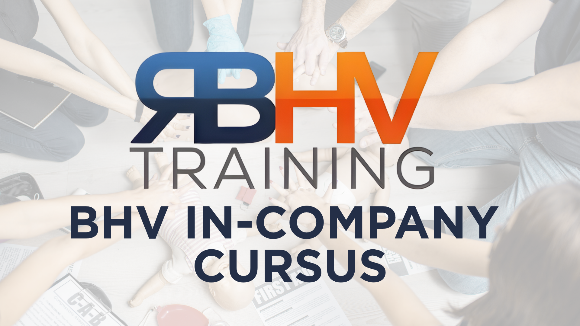 Logo voor BHV Training met achtergrond van mensen die handen ineen steken en BHV-instructiemateriaal op tafel