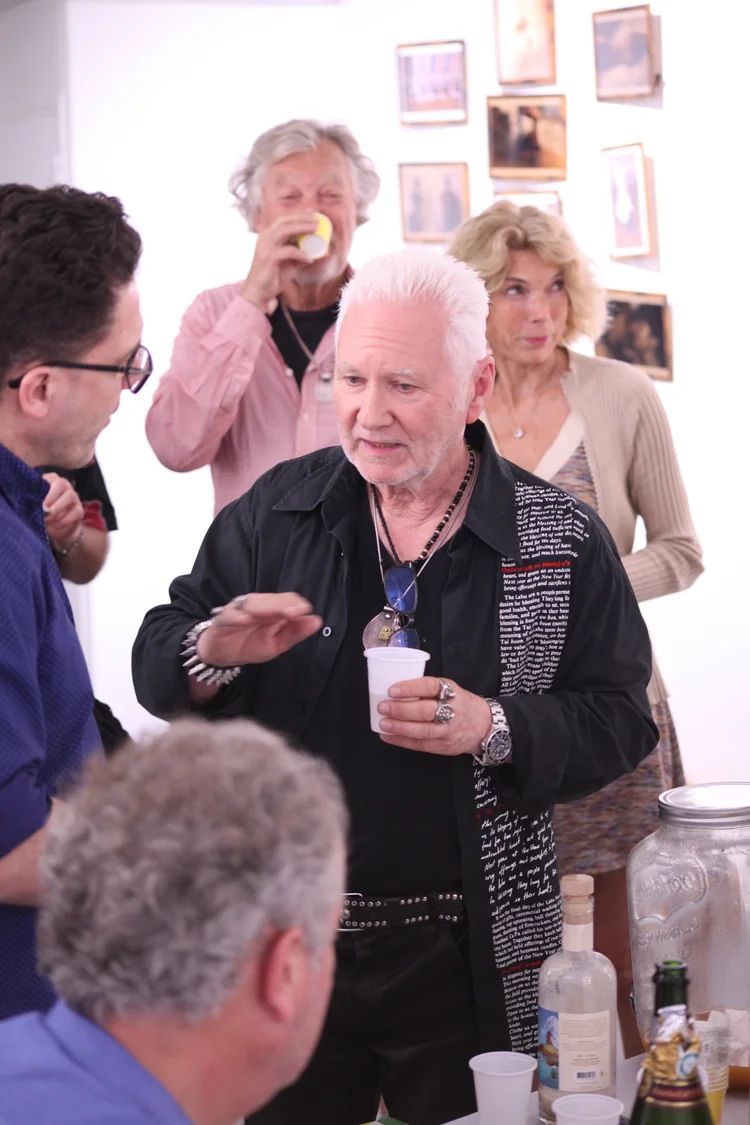 Vernissage à la galerie Kiff & Marais, échanges entre visiteurs