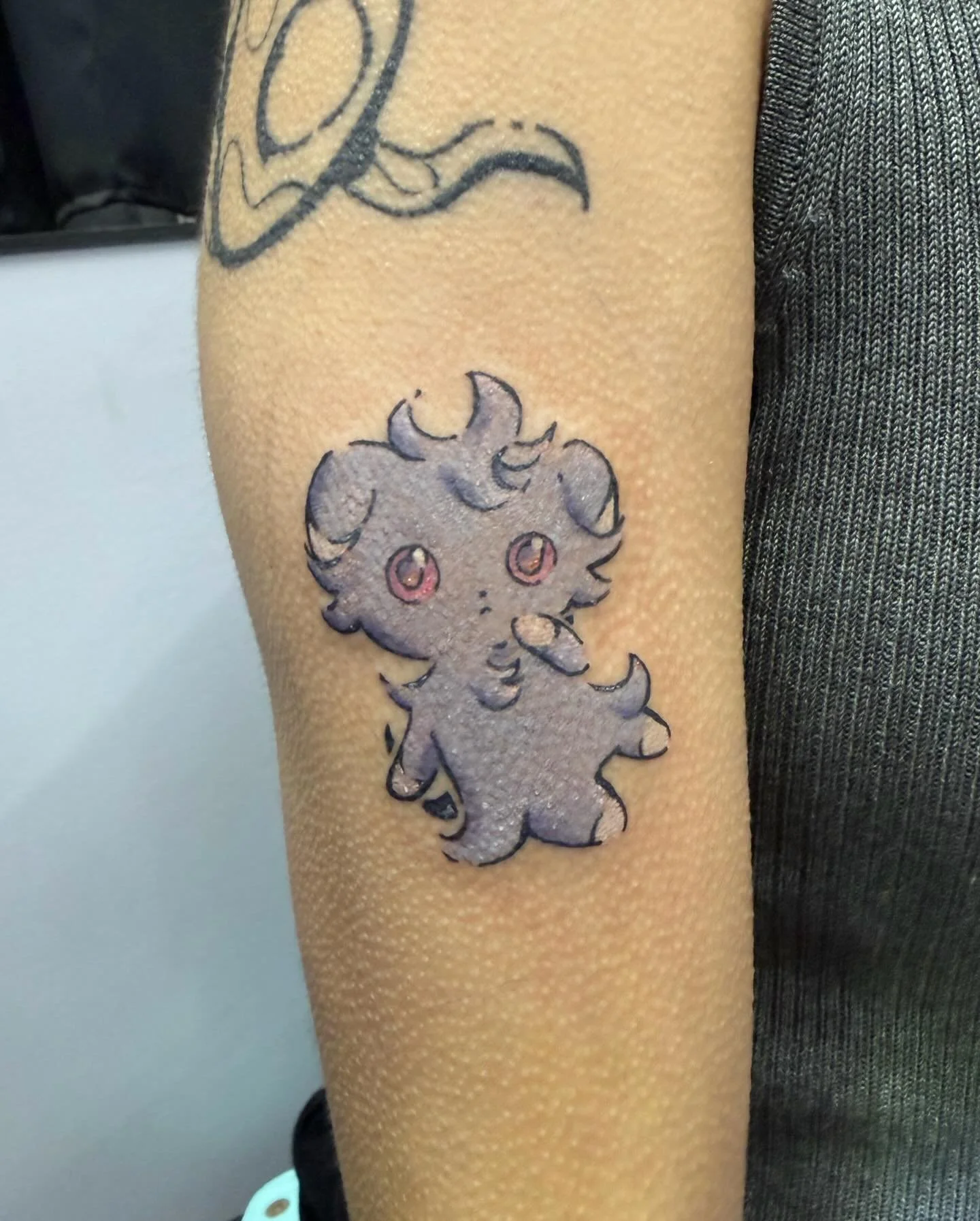 me forgetting I have to post tattoo work 😮 colored Espurr for @esper_717 💜
.
#pokemontattoo#mntattoo #mntattooer