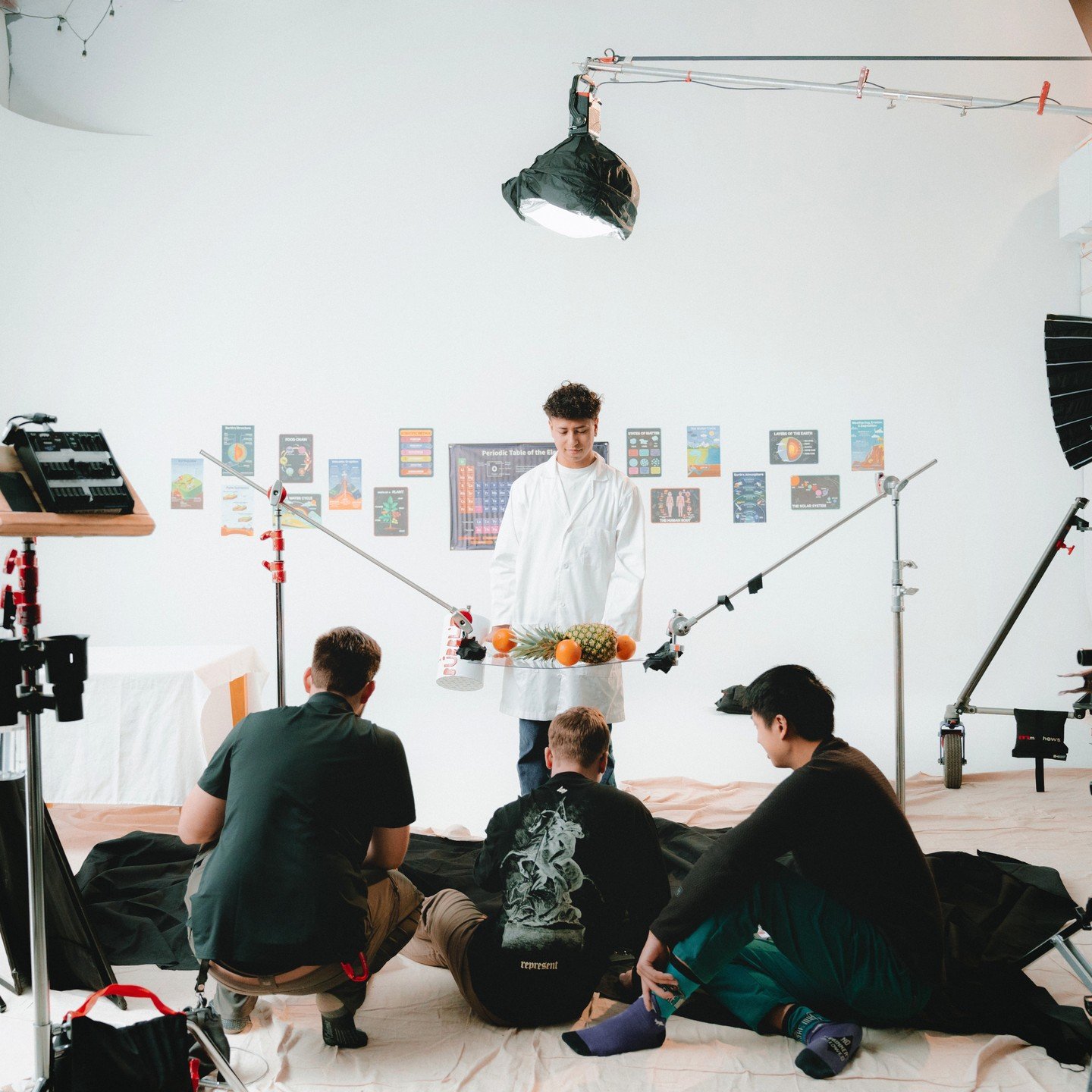 BTS from a shoot for @drinkbubblr! 🍉
📸 : @lukexwitter
The Team 👊:
Client: @drinkbubblr
Director/Edit: @samuelli
DP: @codylaplantfilms
Stills: @lukexwitter
Stylist: @thecolorfulkid
PA: @loganlien
Talent: @aravanam04 @marvin.rivas3
The Lightin