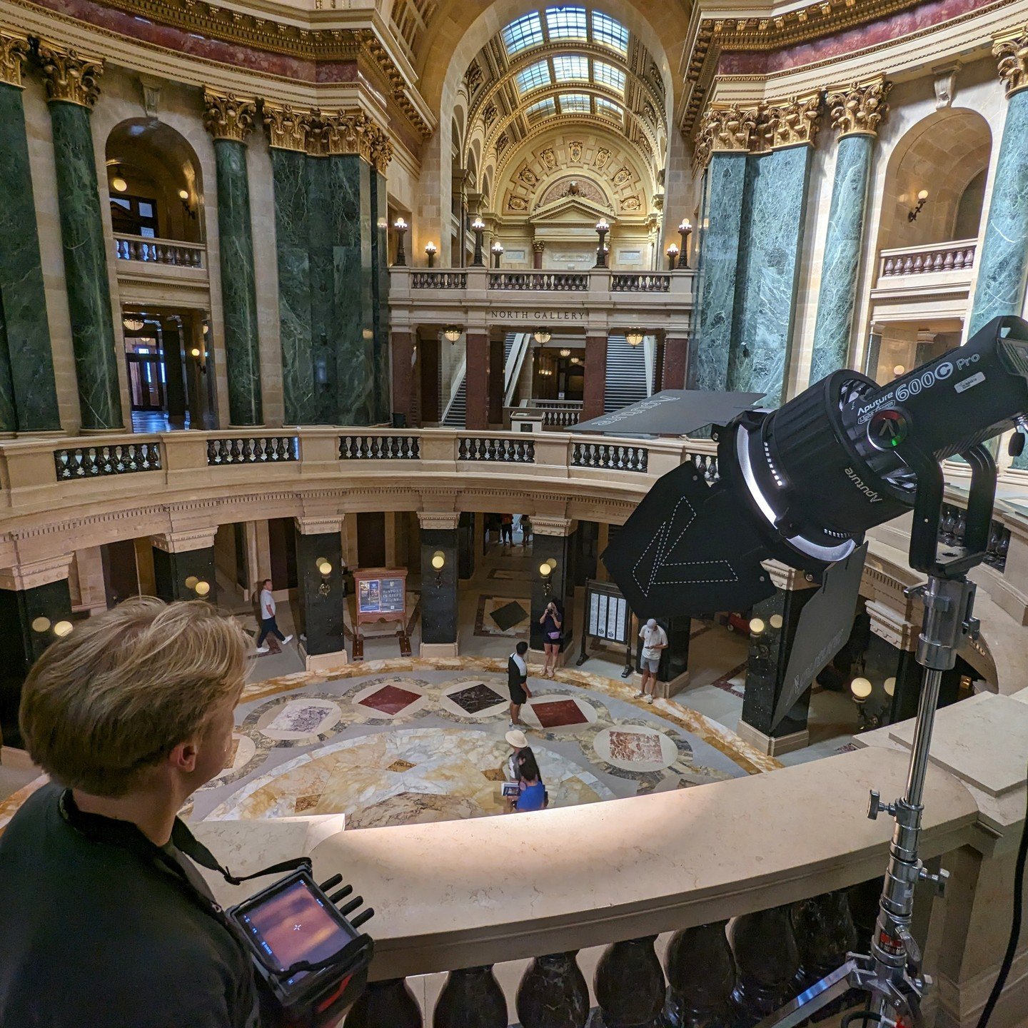 Sometimes you need to bring the sunlight with you ⚡
Project: Capturing some moments in the Wisconsin State Capitol for @destinationmadison. Thanks to @samuelli for having me aboard to gaff this.
Lighting: Relatively simple lighting for this locati