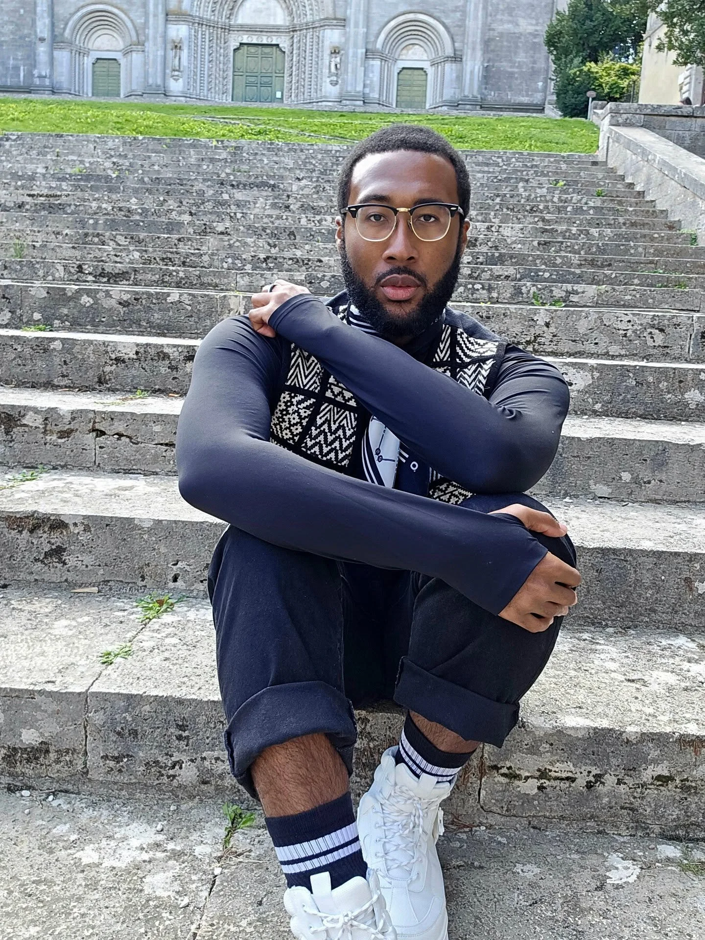 Bottles, fits & scenes from life lately in this Wino's corner of the universe.🍷
➡️ SWIPE for a Thursday vibe check 
1) Porcamiseria is slang for "oh damn/sh*t" and after one sip, you'll be saying the same 🤌🏽
2) A bottle share with