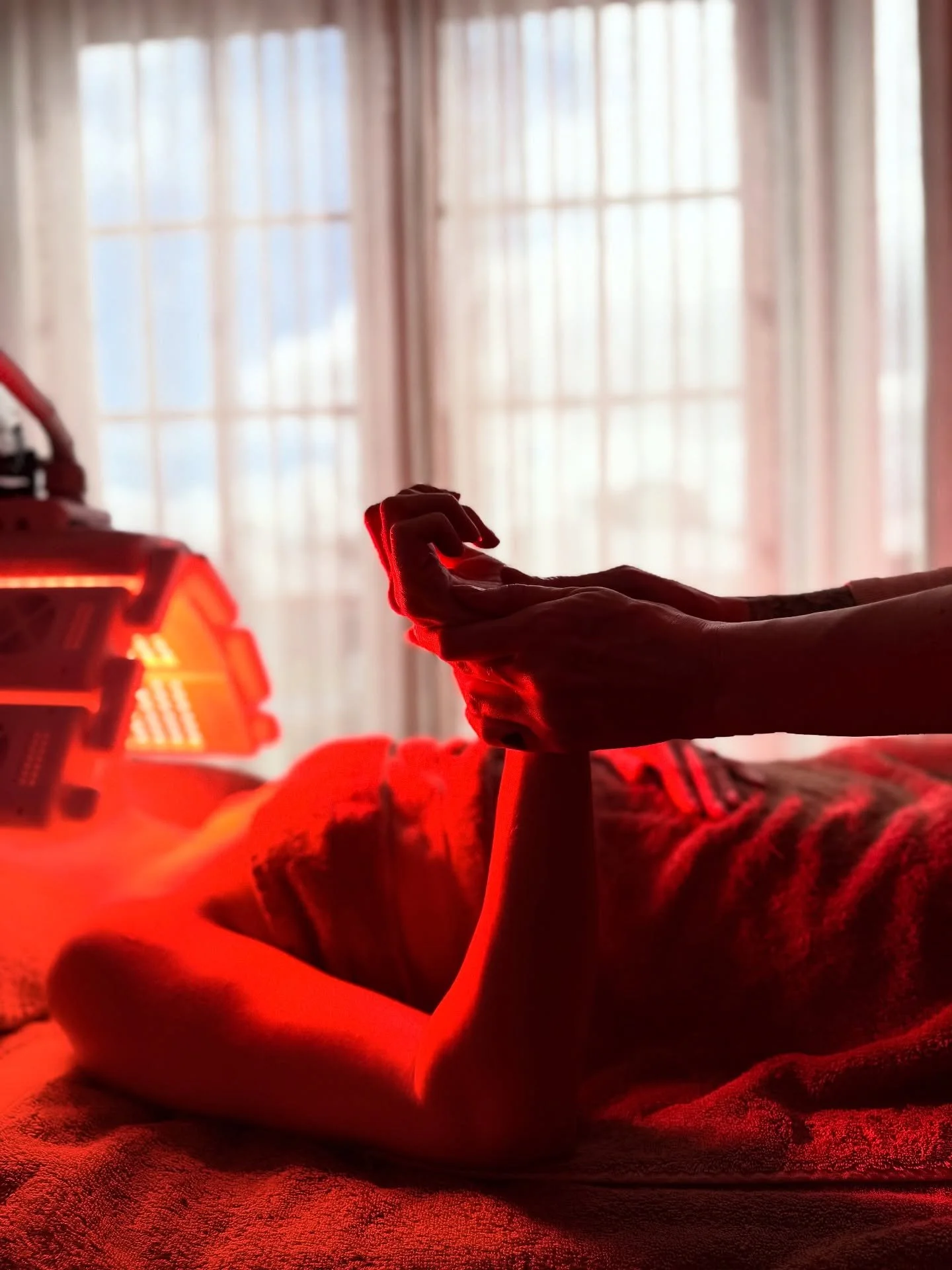 Medilux Red Light Therapy

Red light works on a deeper level to recharge your skin cells and boost natural repair. 
It helps to:
	&bull;	Stimulate collagen and elastin 
	&bull;	Soften fine lines and scarring
	&bull;	Calm redness and irritation
	&bull