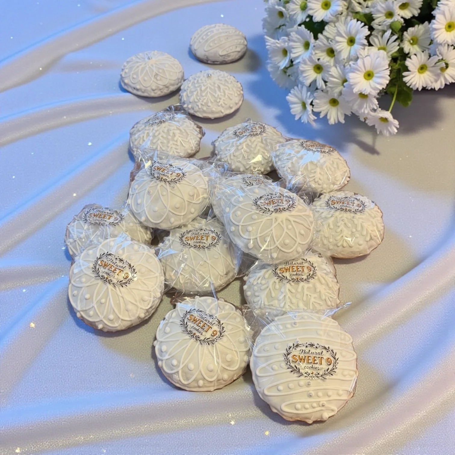 Gingerbread with triple berry Jam (10 pcs)