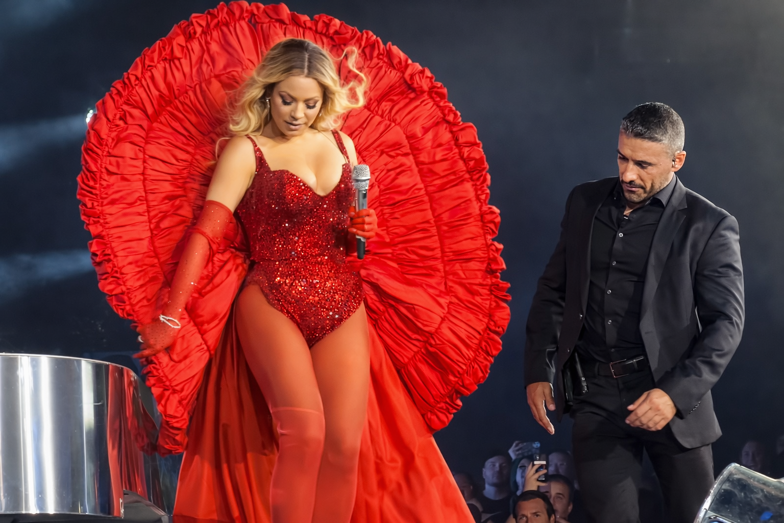 Beyoncé being protected by close protection operator James Plaza
