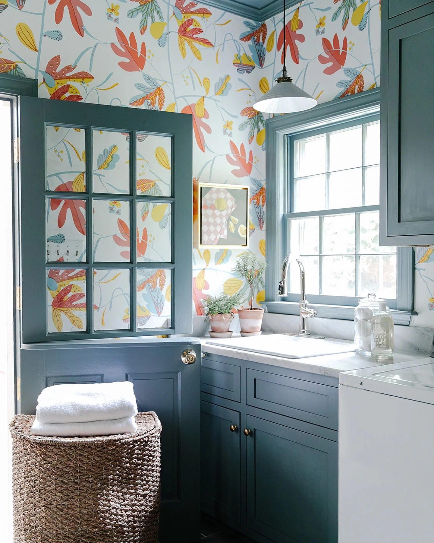 SPRINGING forward this week!!!

May all of your Monday chores &amp; to-do&rsquo;s be just as cheerful as this recently completed laundry room 🍋

#laundryroomdesign #laundryroom #memphisinteriordesign #interiordesign #practicalspaces #springforward