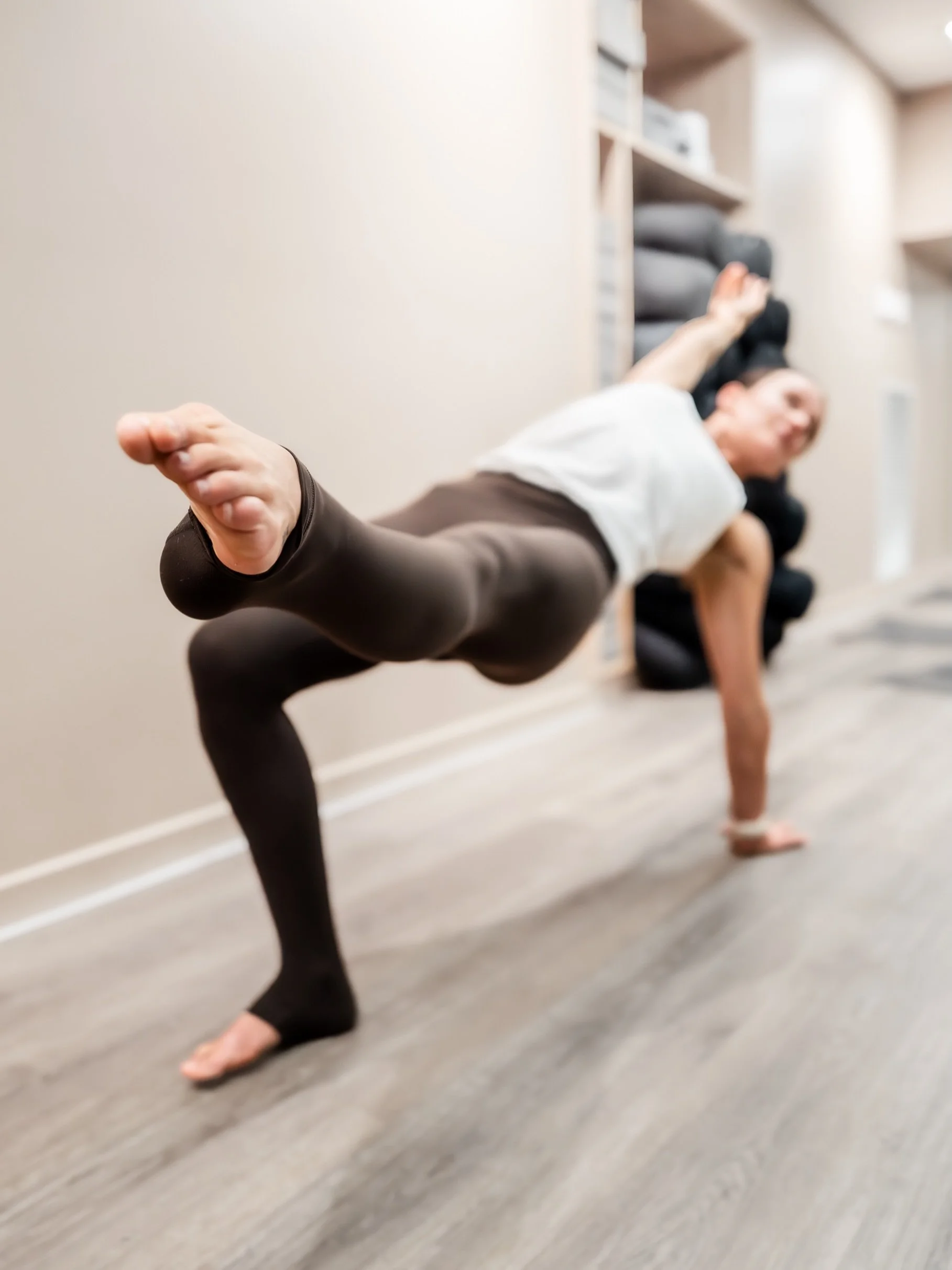 🤎🤍 

@soulstudiohotyoga 
@hollysingletonphotography 
@alexcmb___