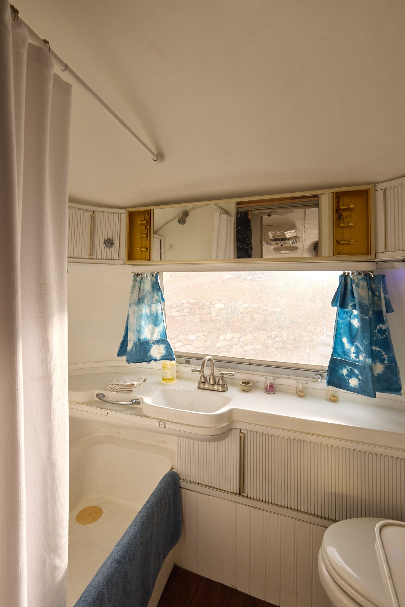 Zeke_s Airstream and Studio_14.jpg